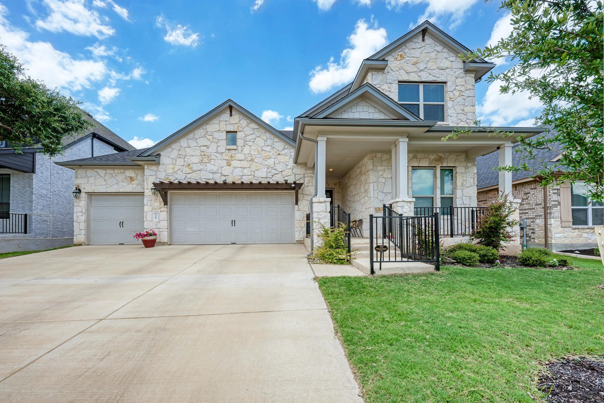 1105 White Daisy LN