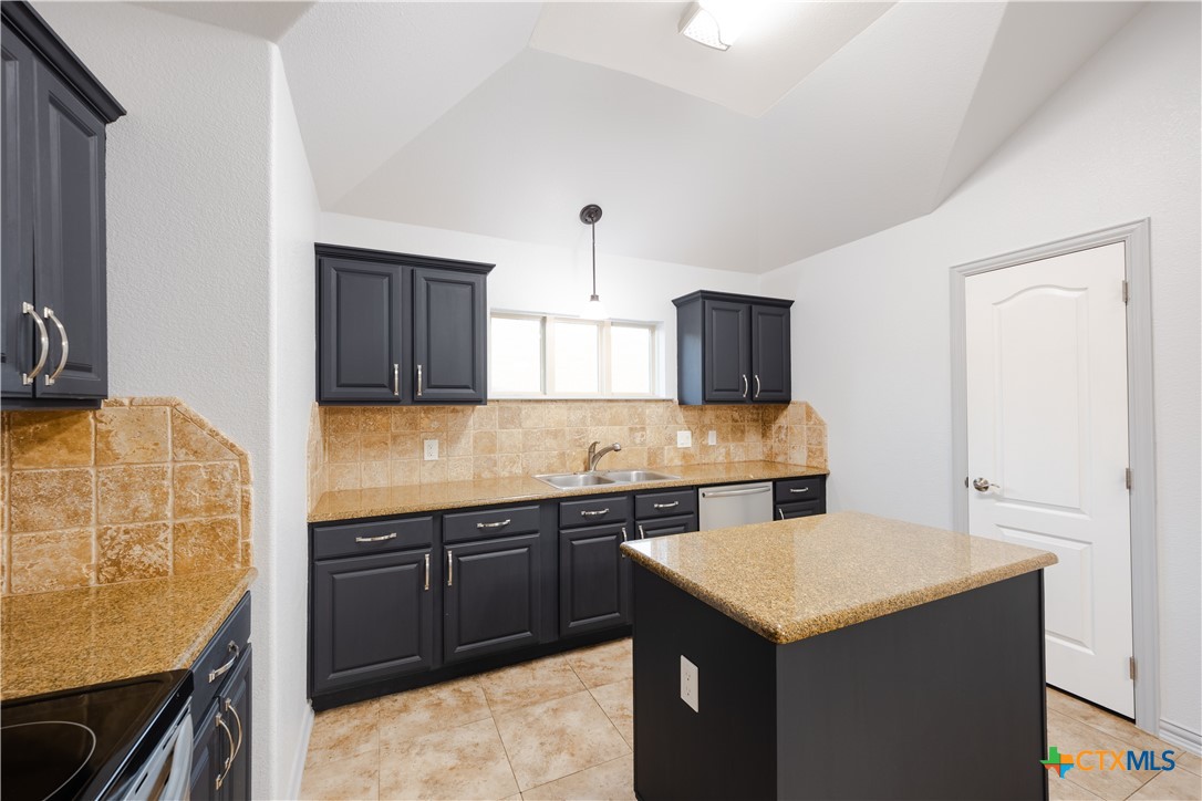 1016 Ridgeview Drive