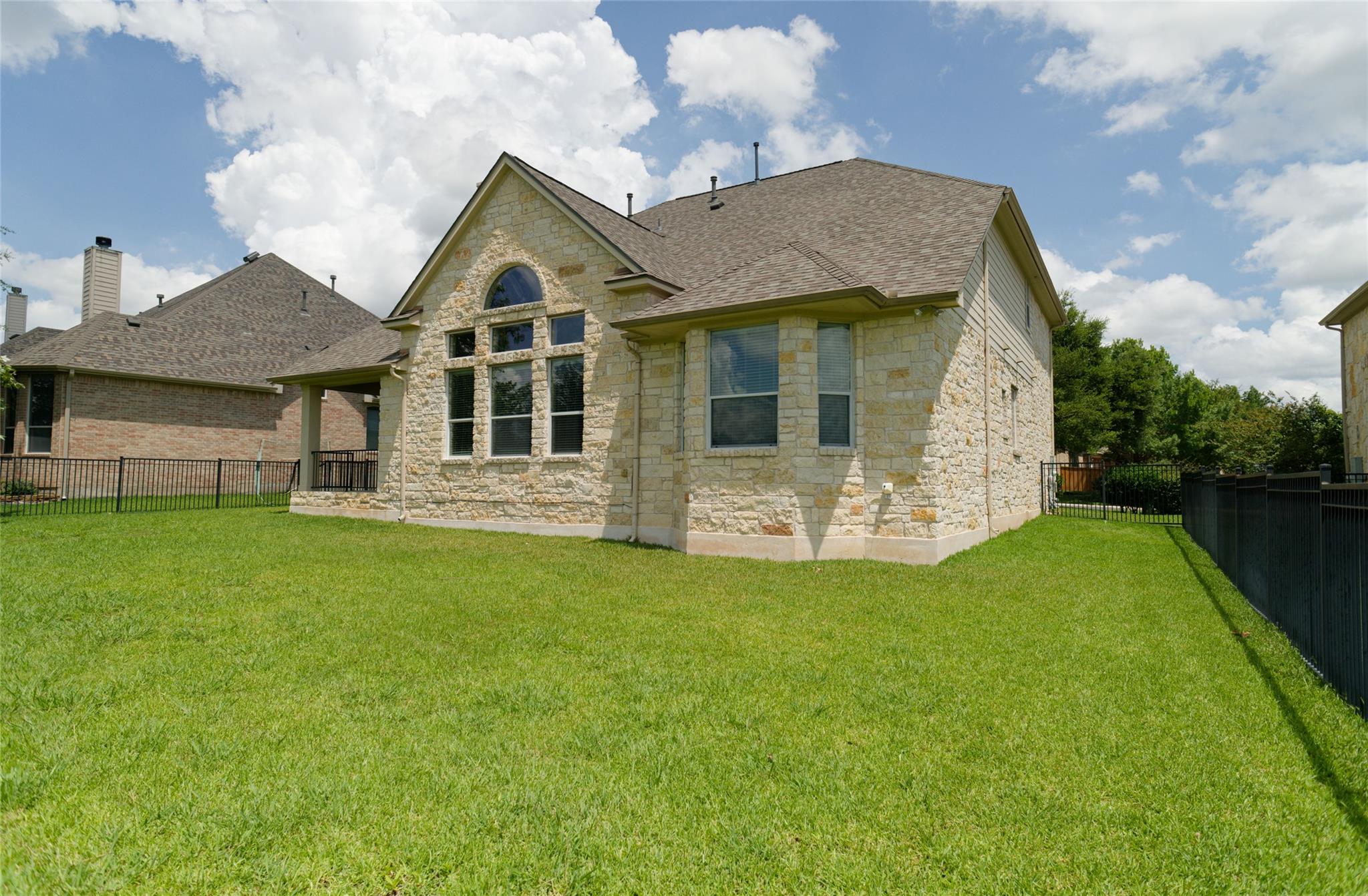 1116 Hillridge DR