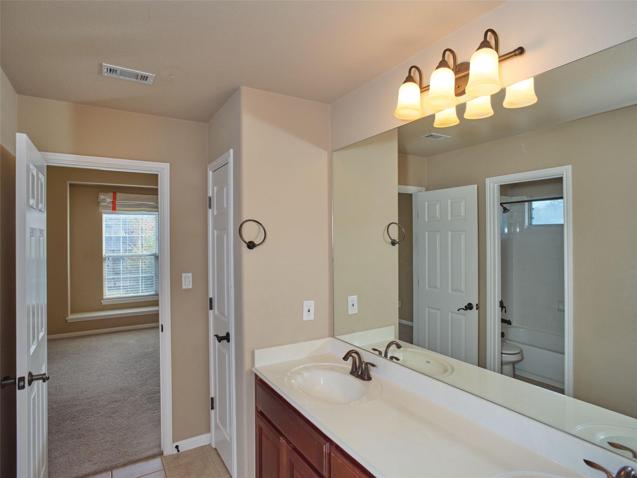 1116 Hillridge DR