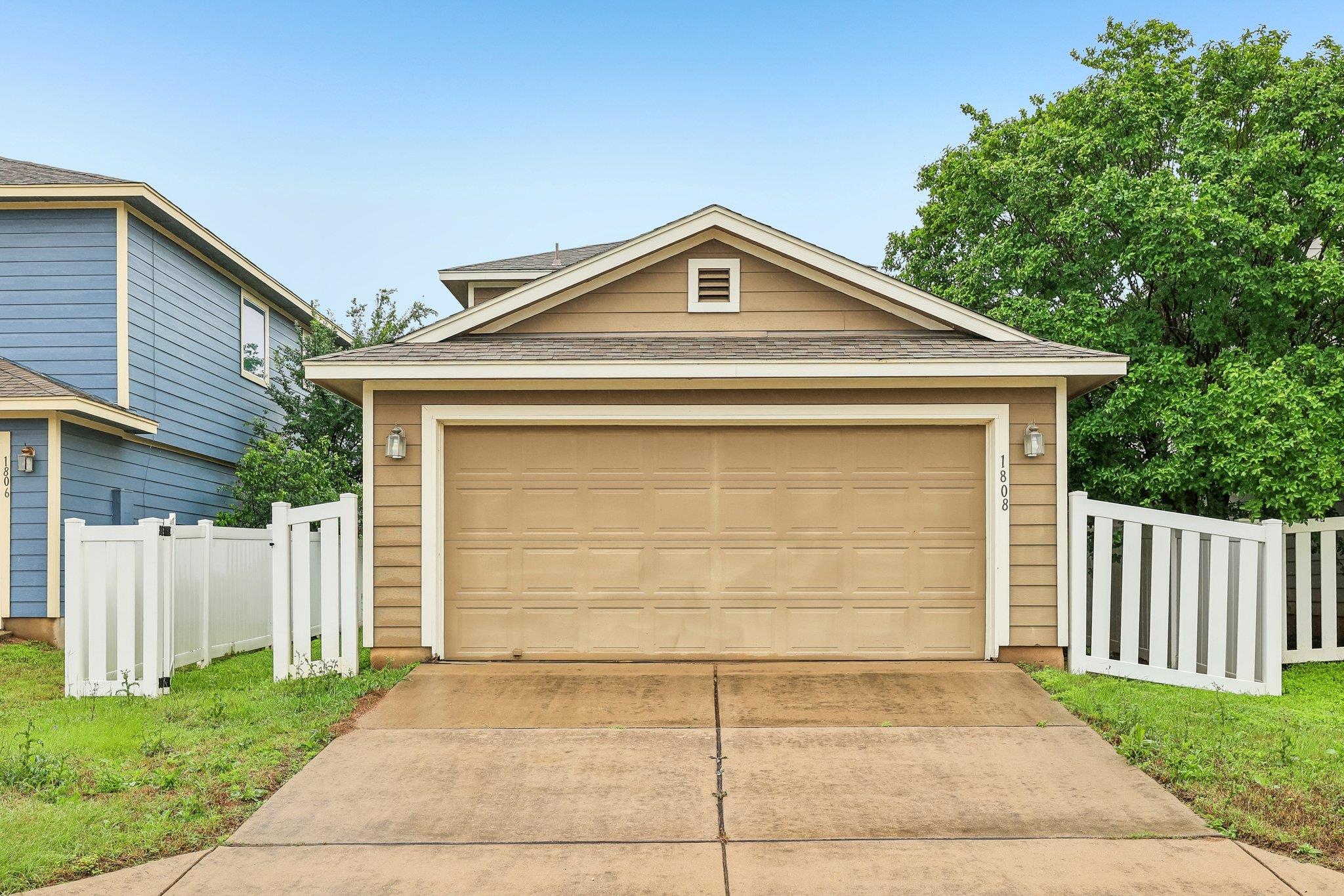 1808 Enchanted Rock DR
