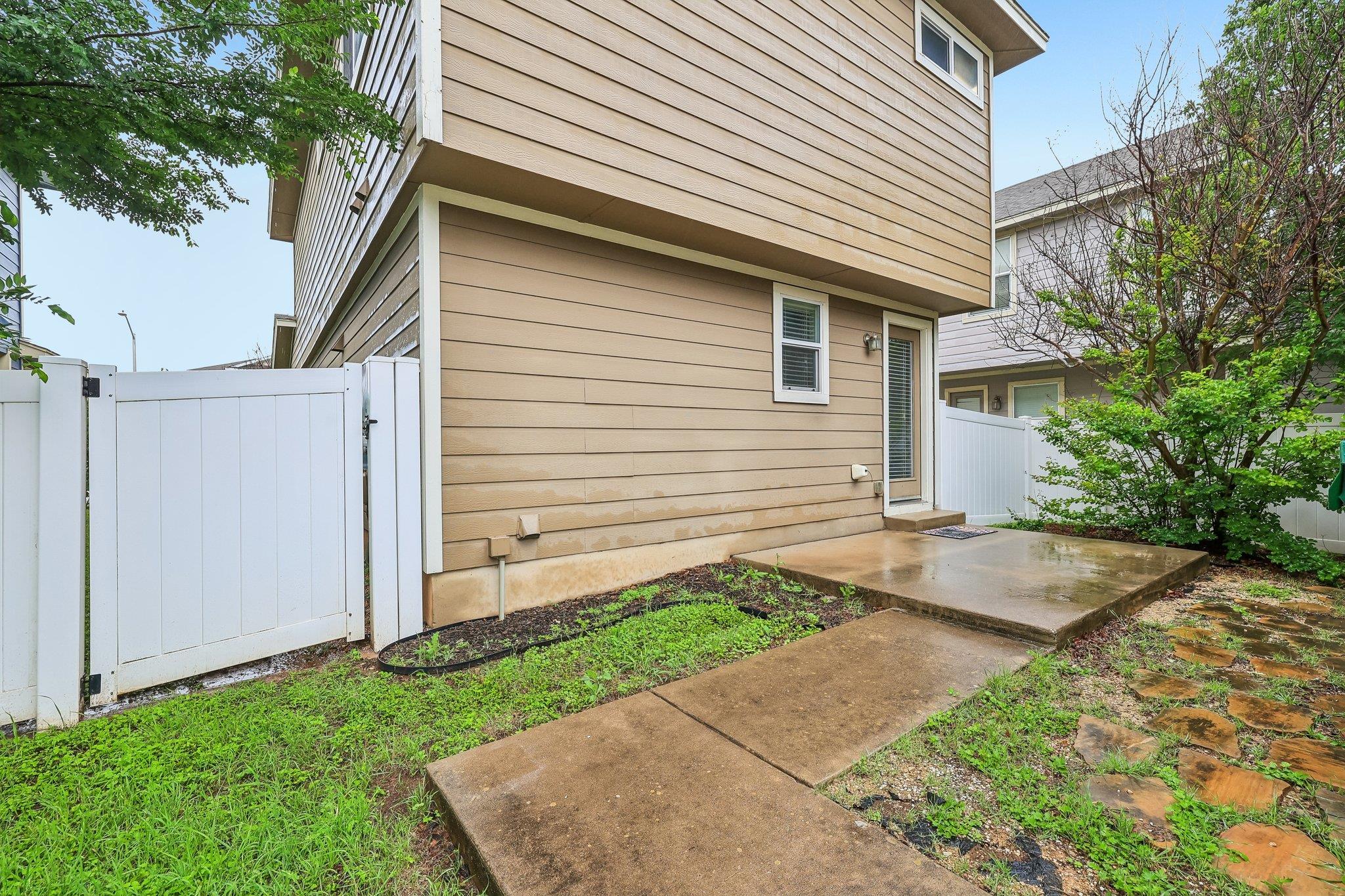 1808 Enchanted Rock DR