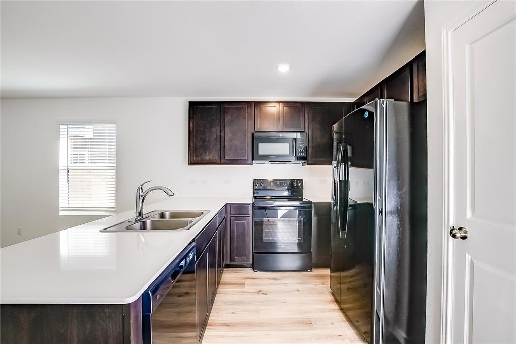 1133 Largemouth LN