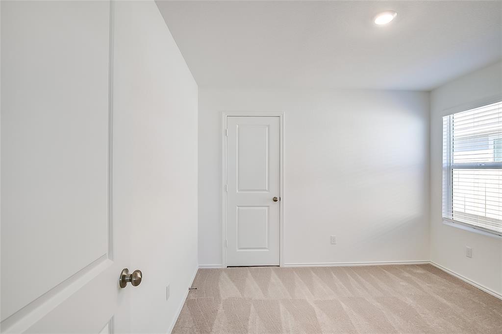 1133 Largemouth LN