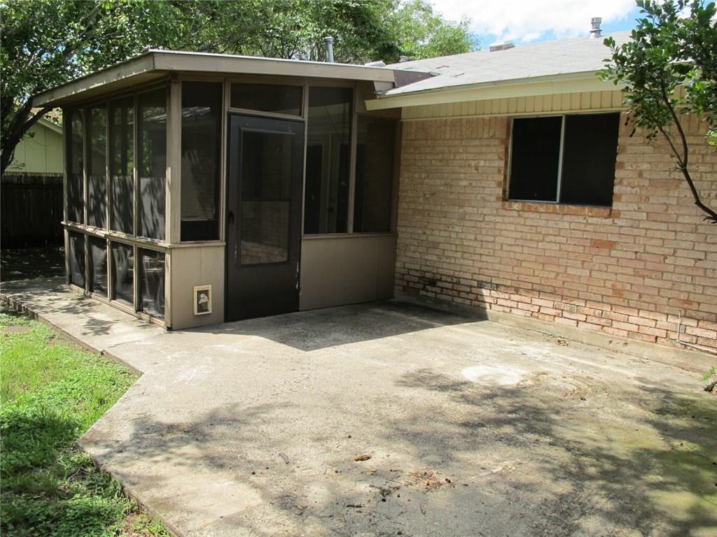 1213 S Meadows DR