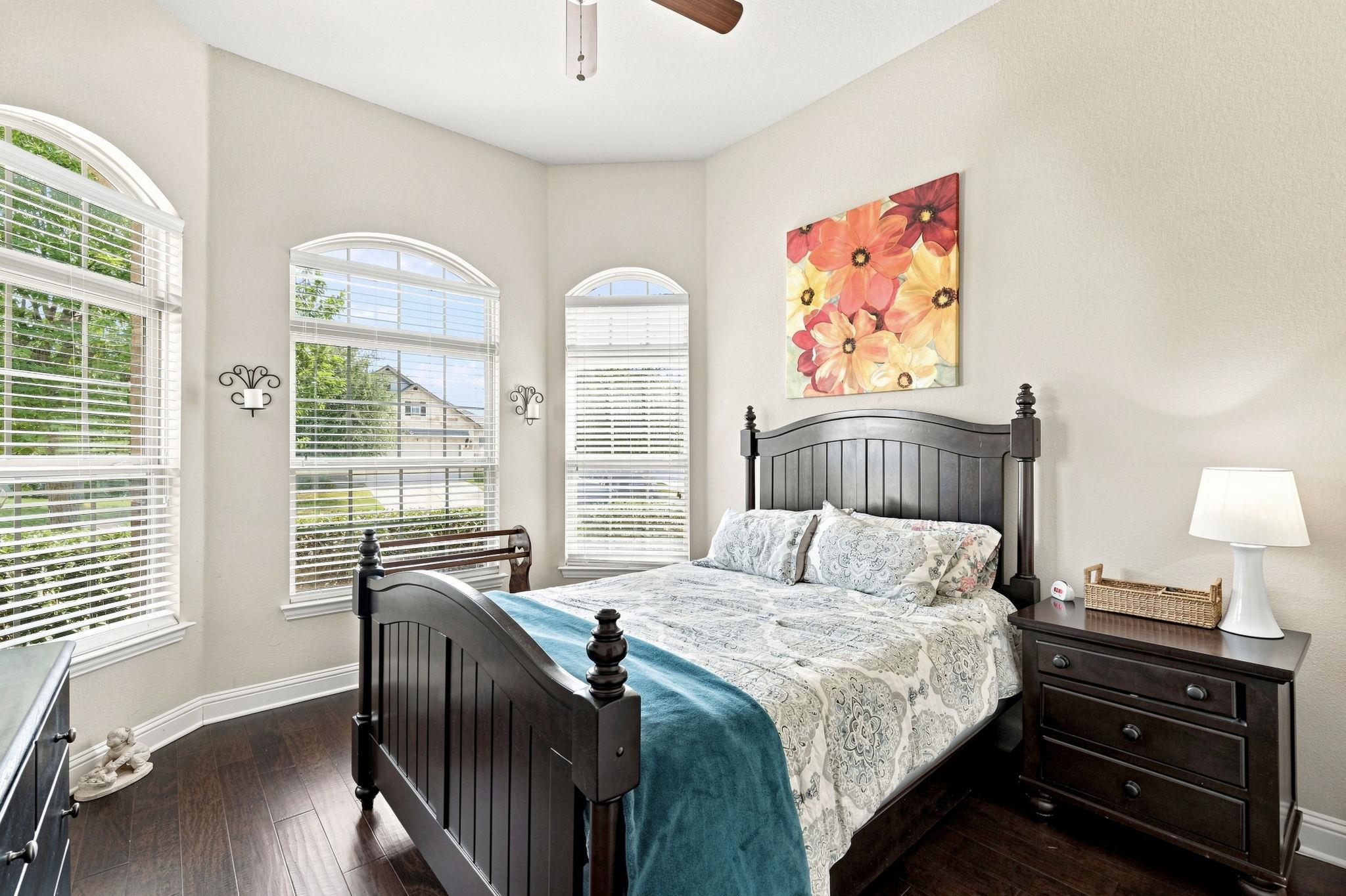 3237 Hidalgo LOOP