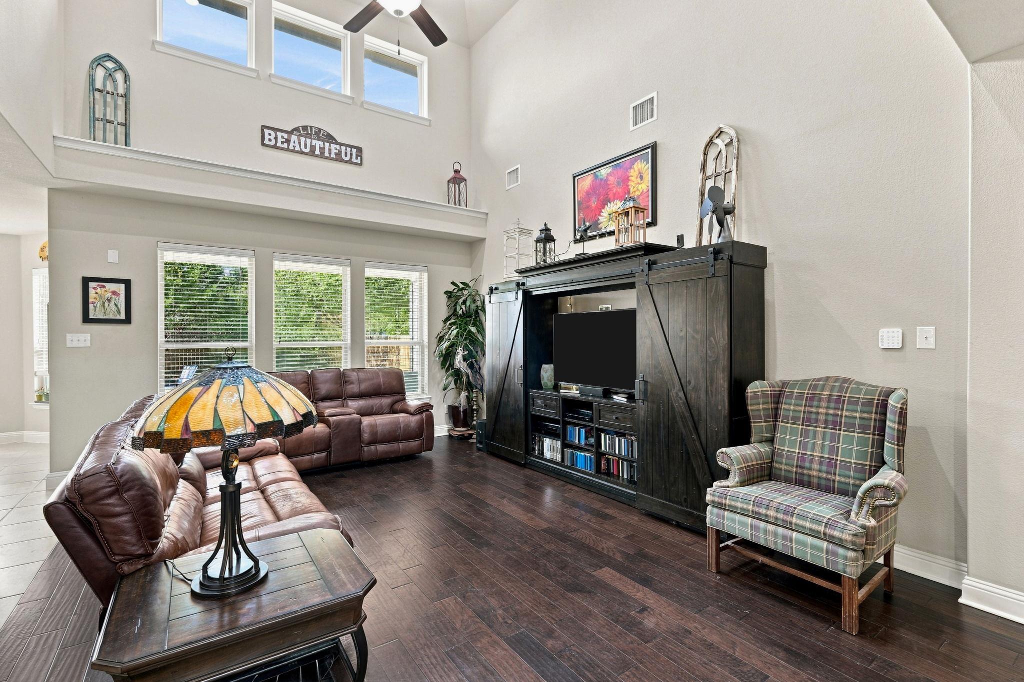 3237 Hidalgo LOOP