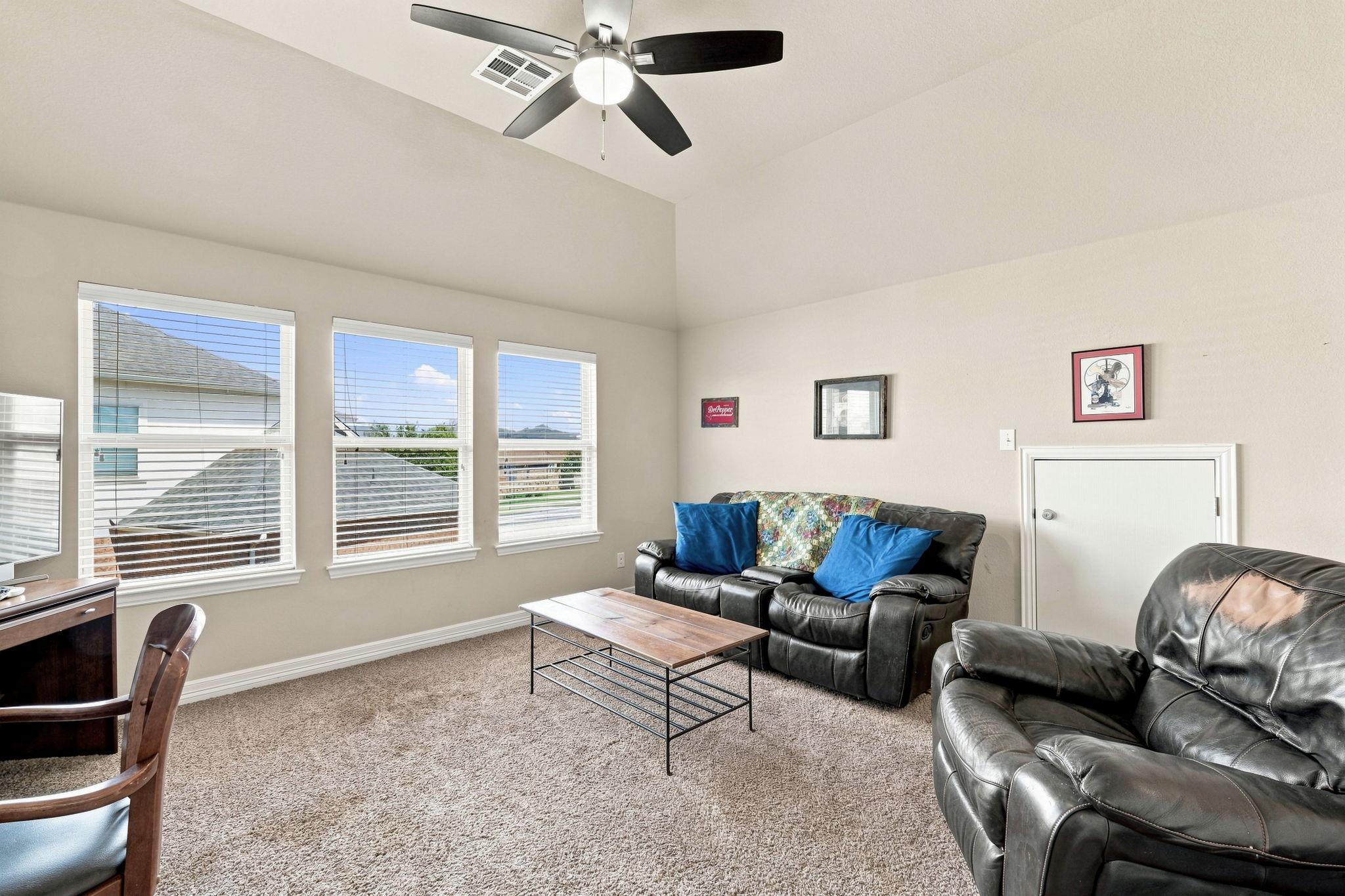 3237 Hidalgo LOOP