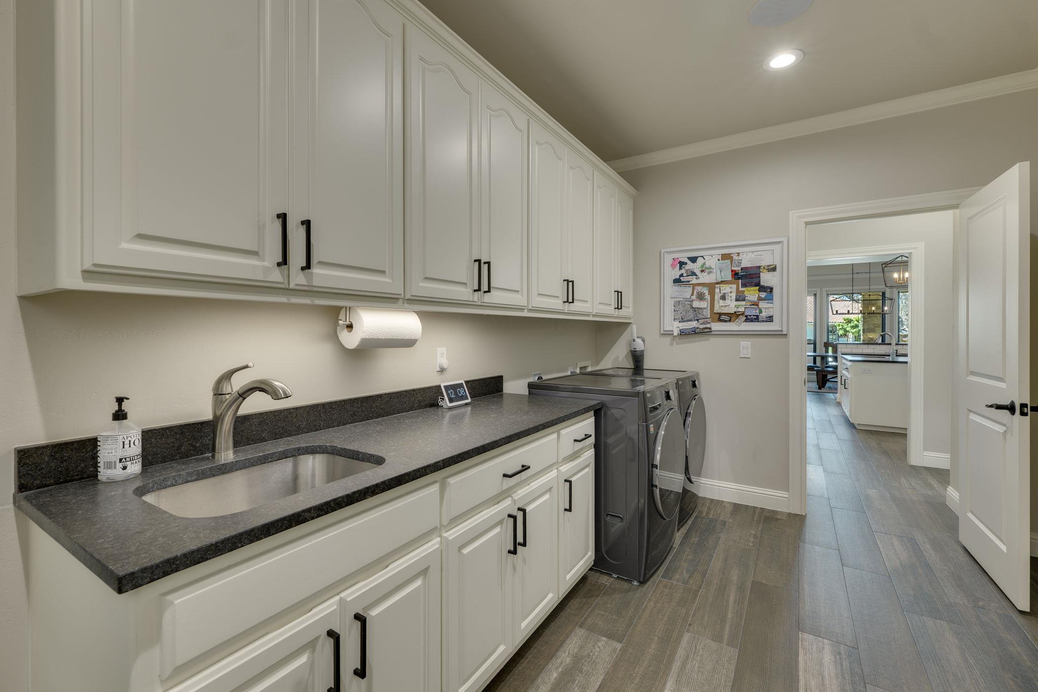 3012 Driftwood LN