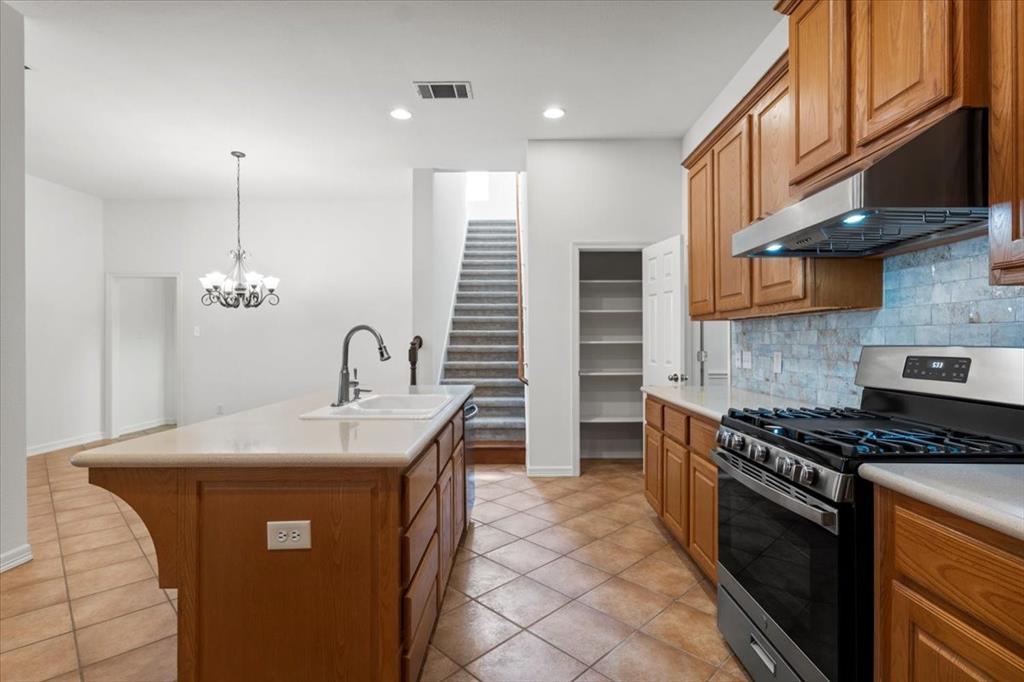 2127 Clear Lake PL