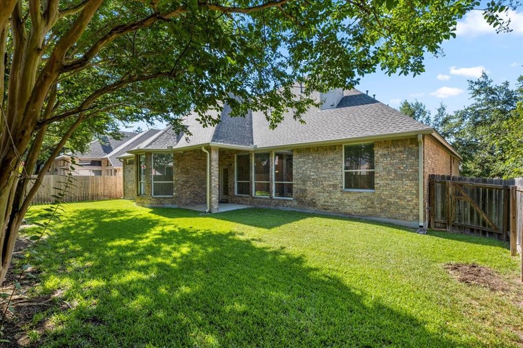 2127 Clear Lake PL