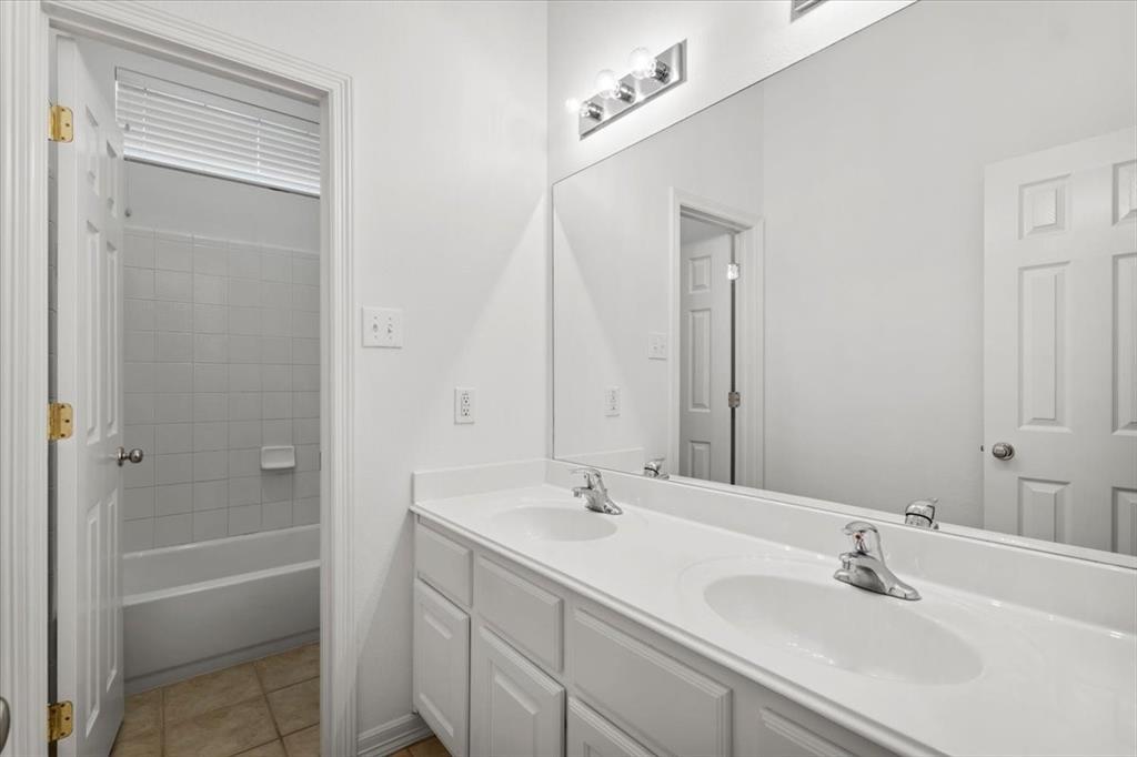 2127 Clear Lake PL