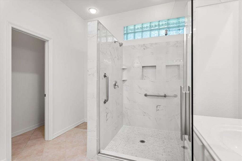 2127 Clear Lake PL