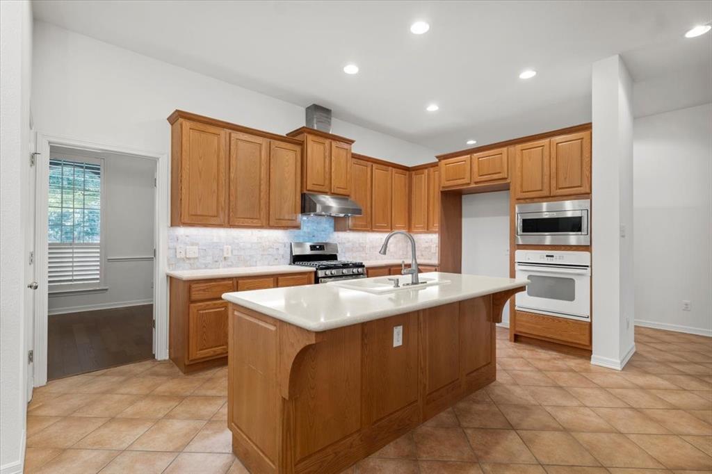 2127 Clear Lake PL