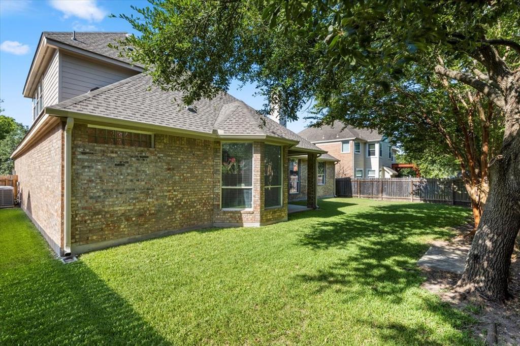 2127 Clear Lake PL