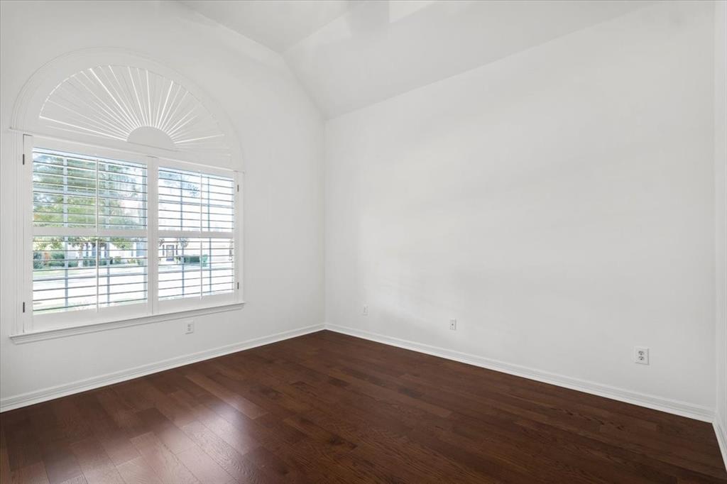 2127 Clear Lake PL