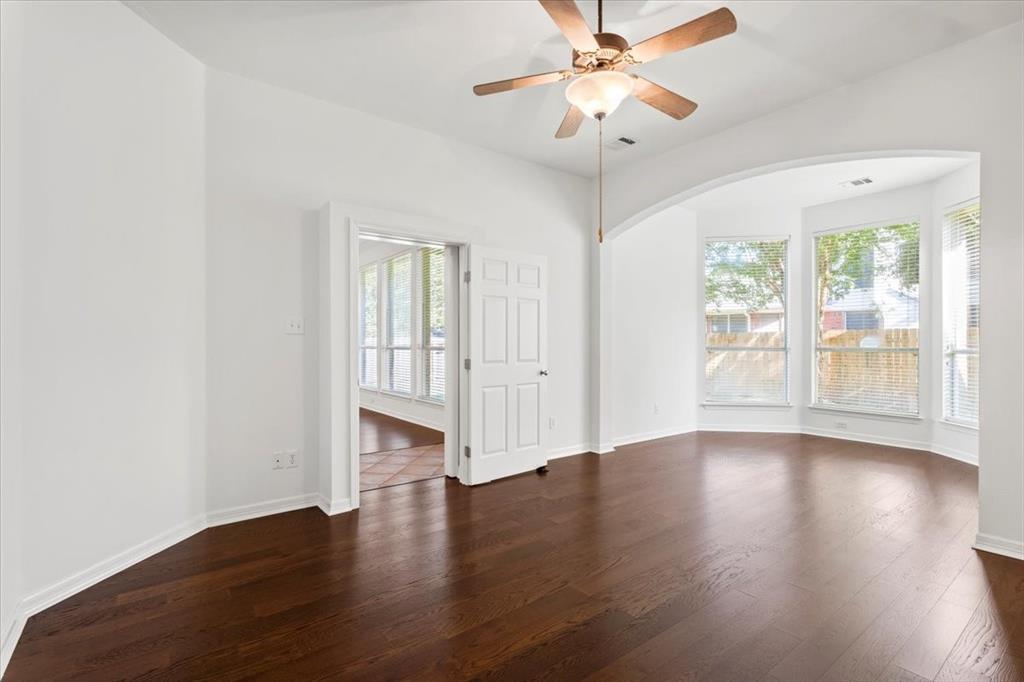 2127 Clear Lake PL