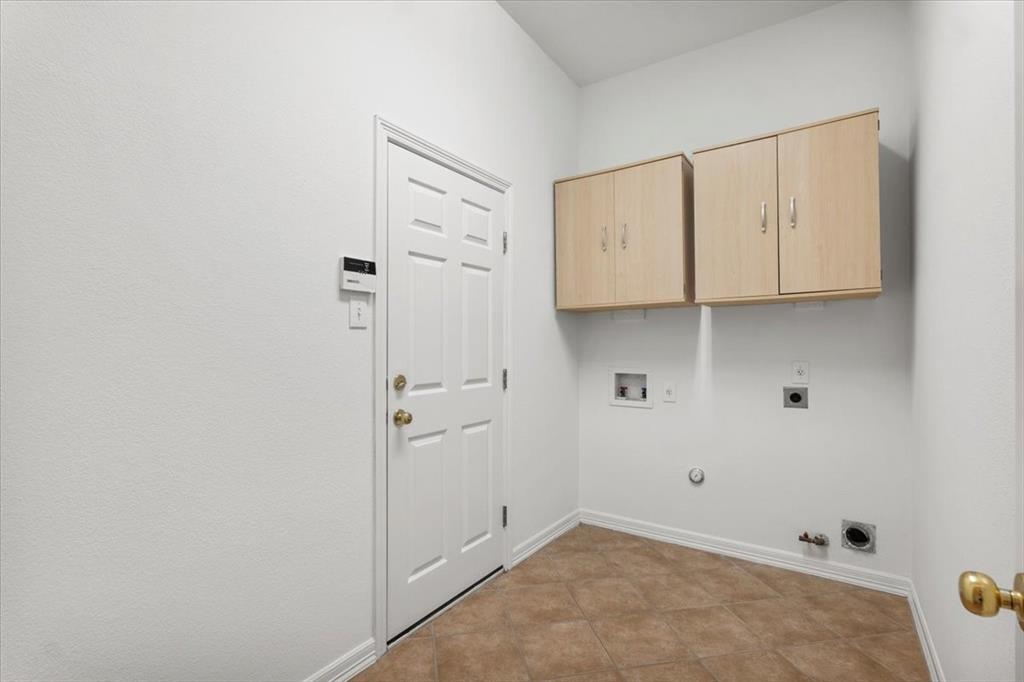 2127 Clear Lake PL