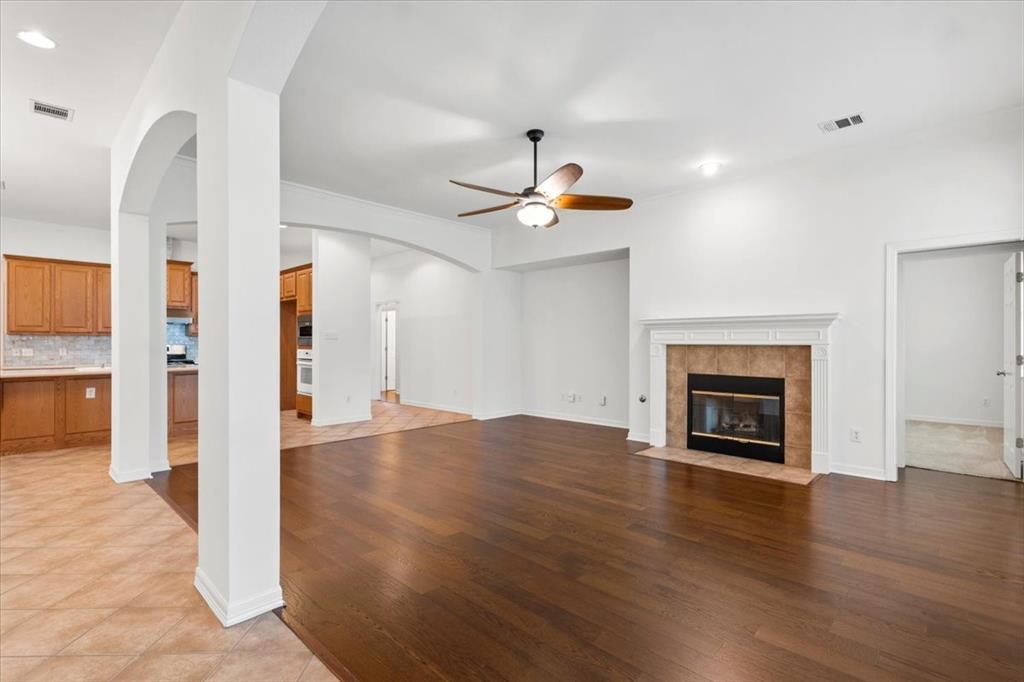 2127 Clear Lake PL