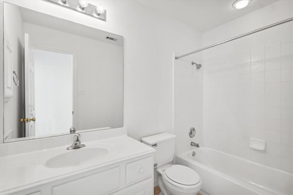 2127 Clear Lake PL