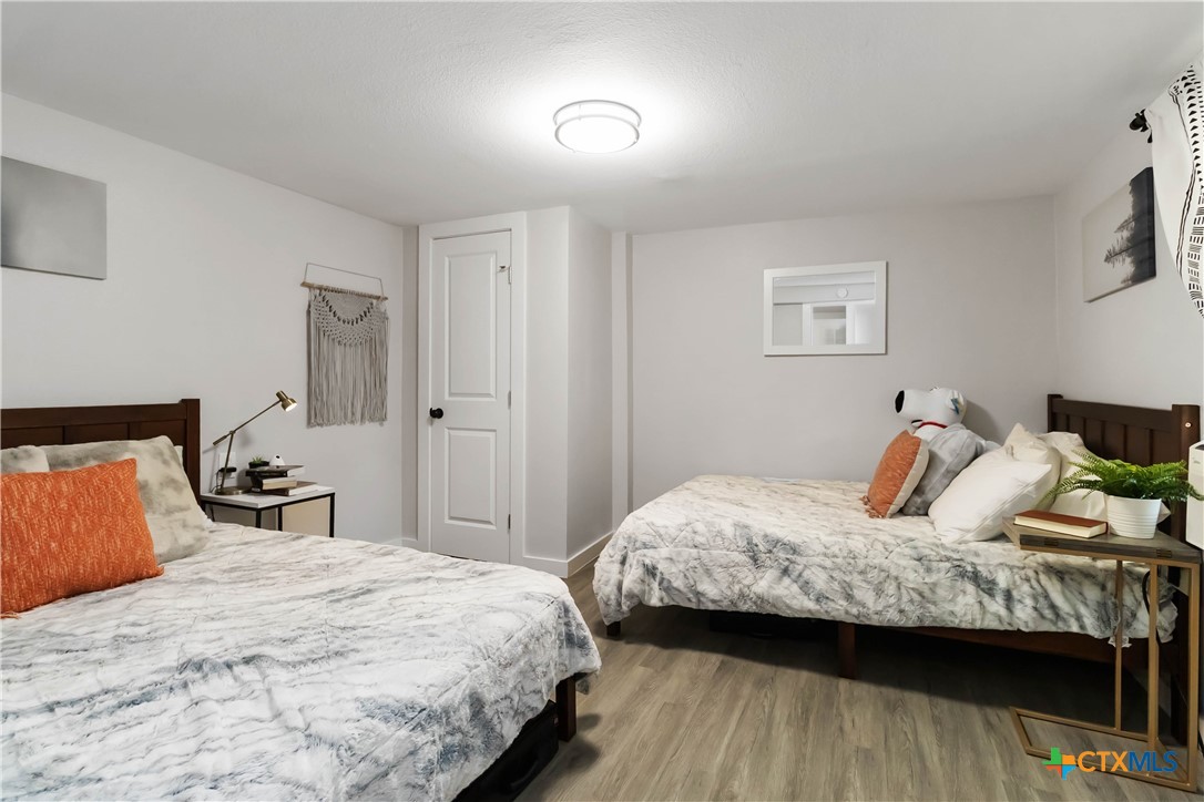 2495 Lakeshore Drive