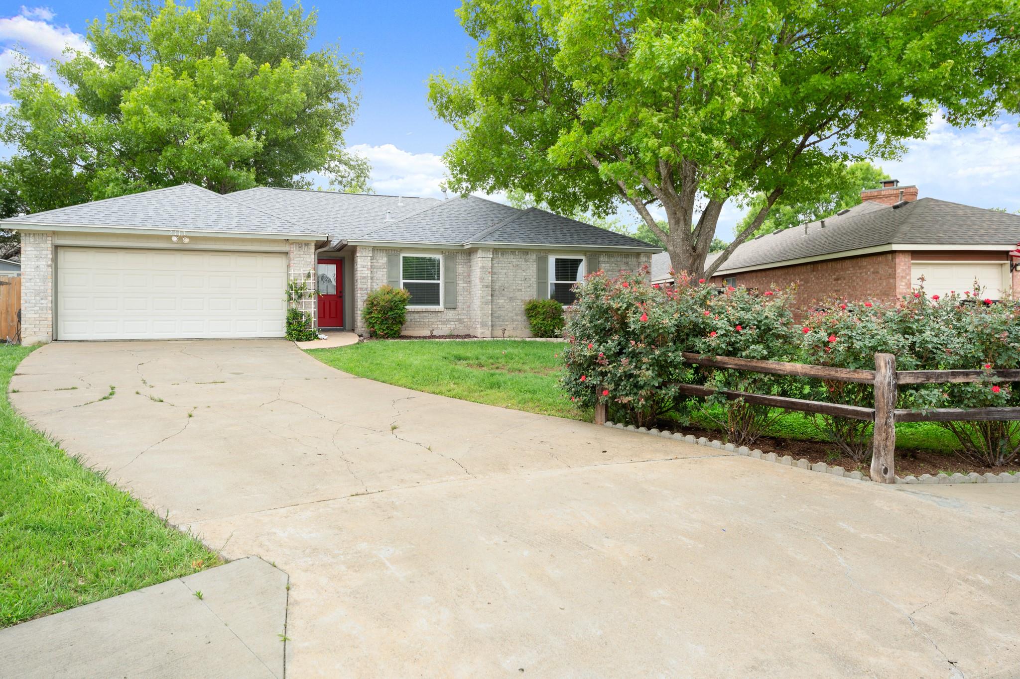2113 Rosemary LN