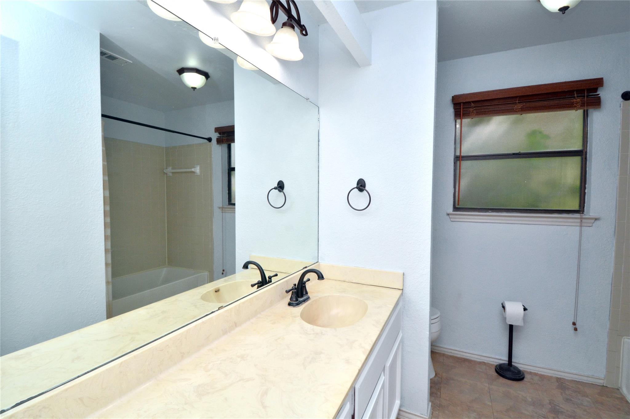 1404 Piney Creek LN