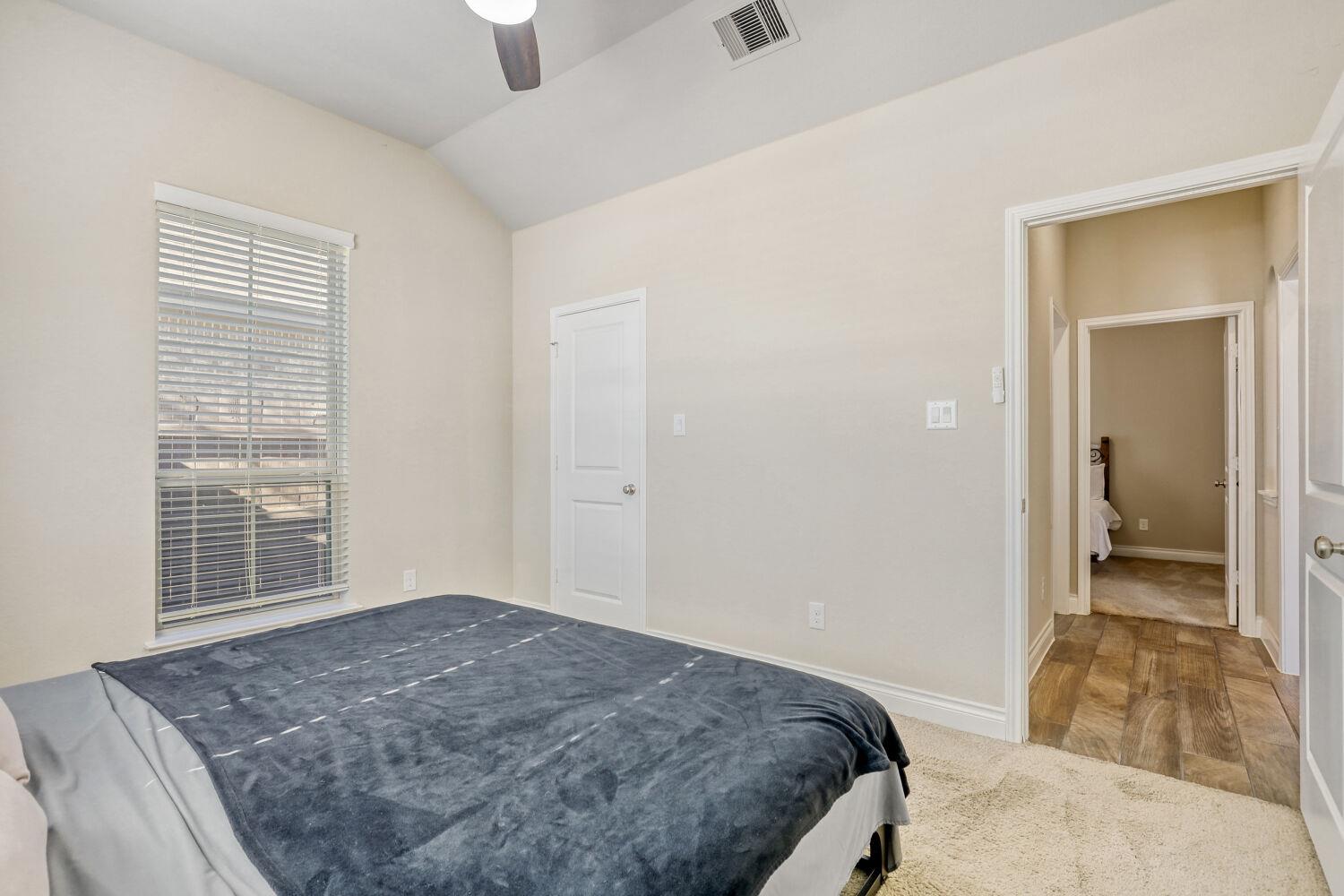 2416 BURBERRY LN