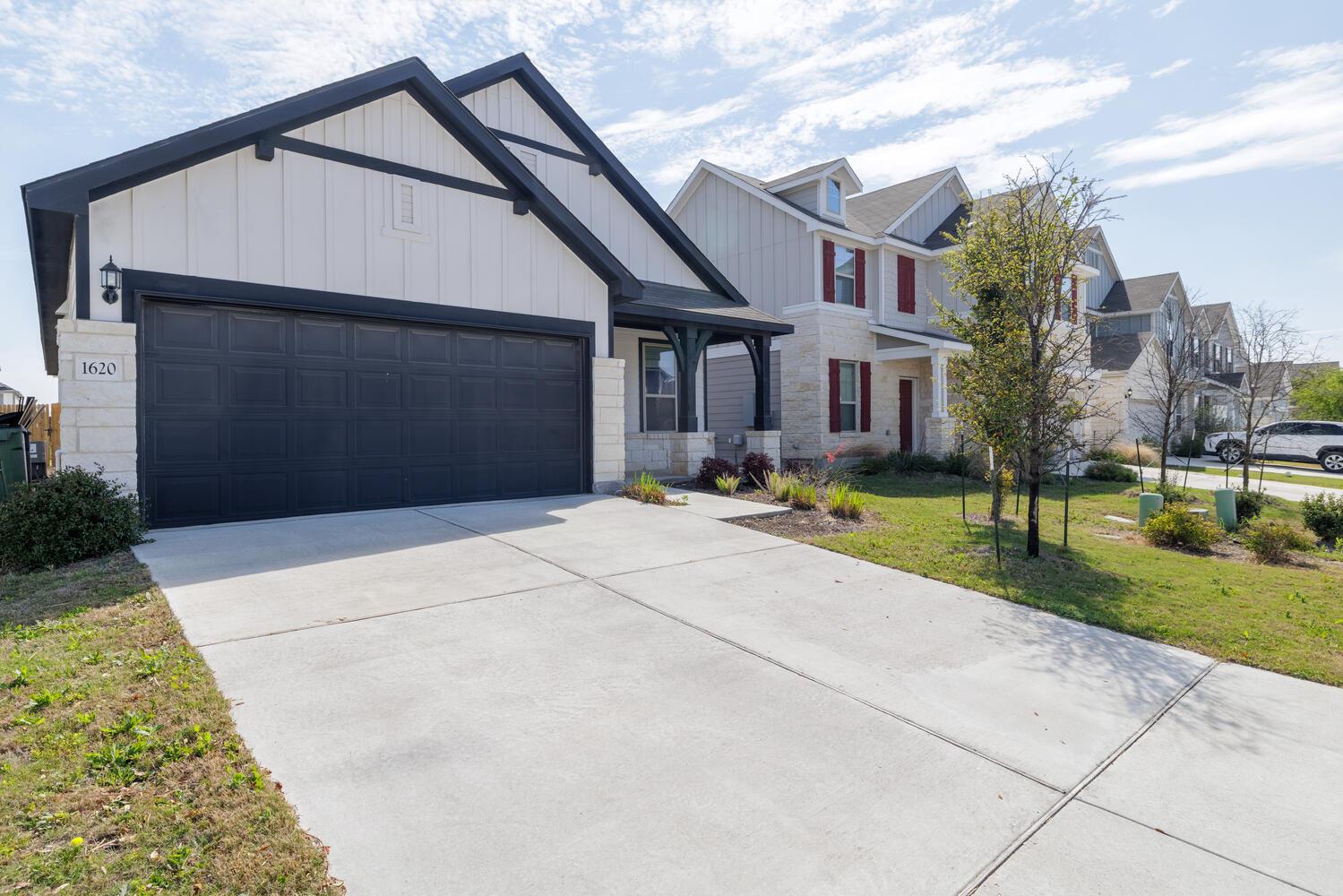 1620 Holly Lake DR