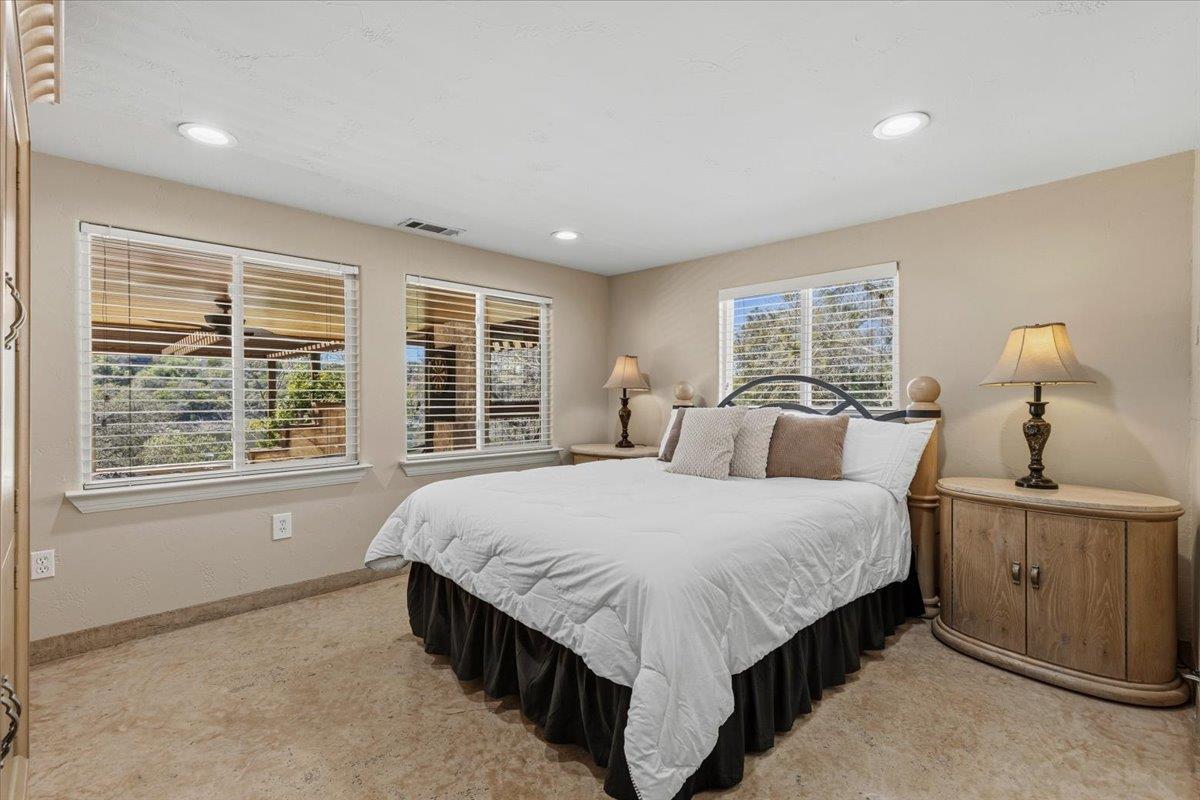 25207 Lake View DR
