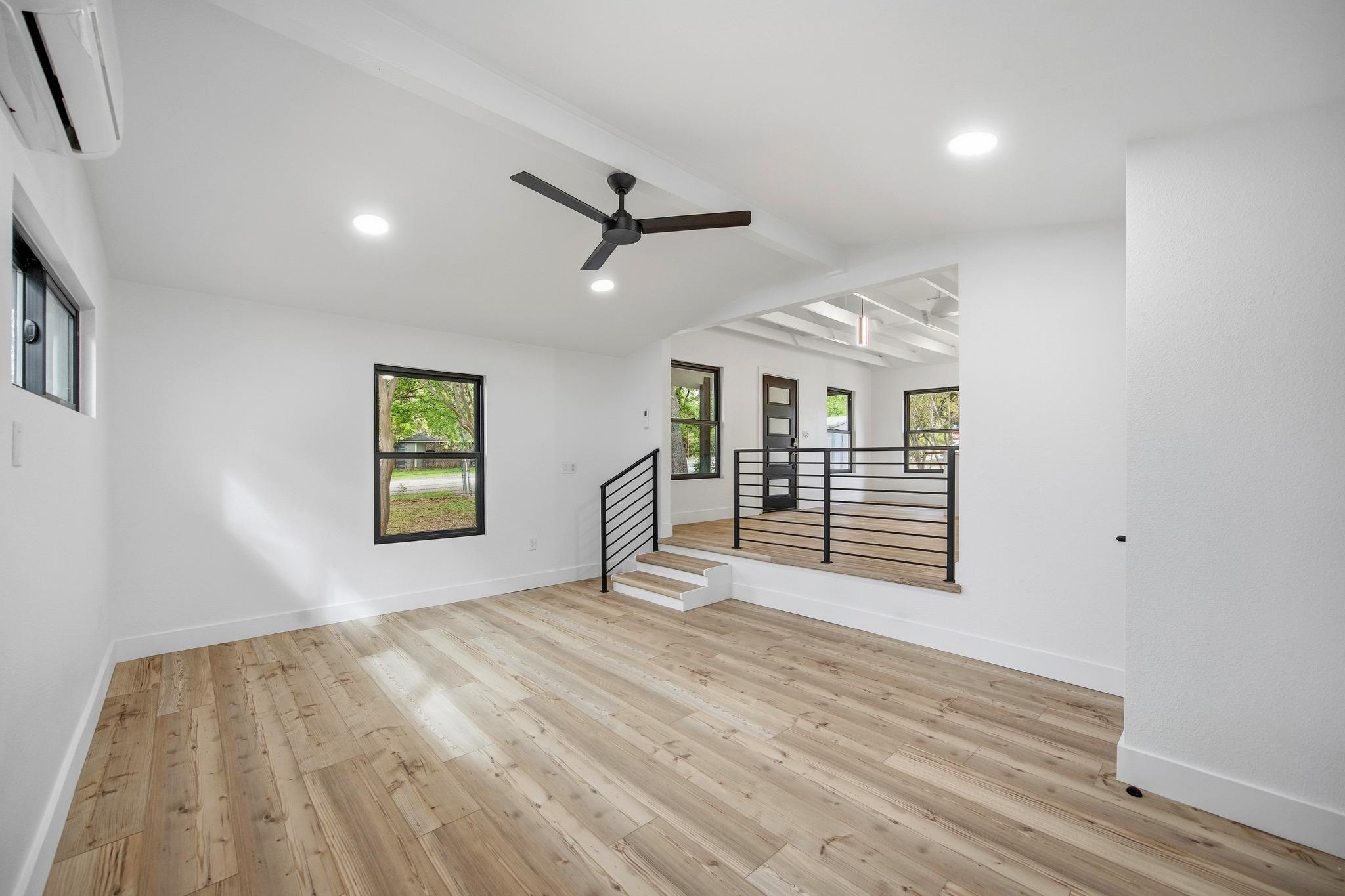 11013 Travis DR
