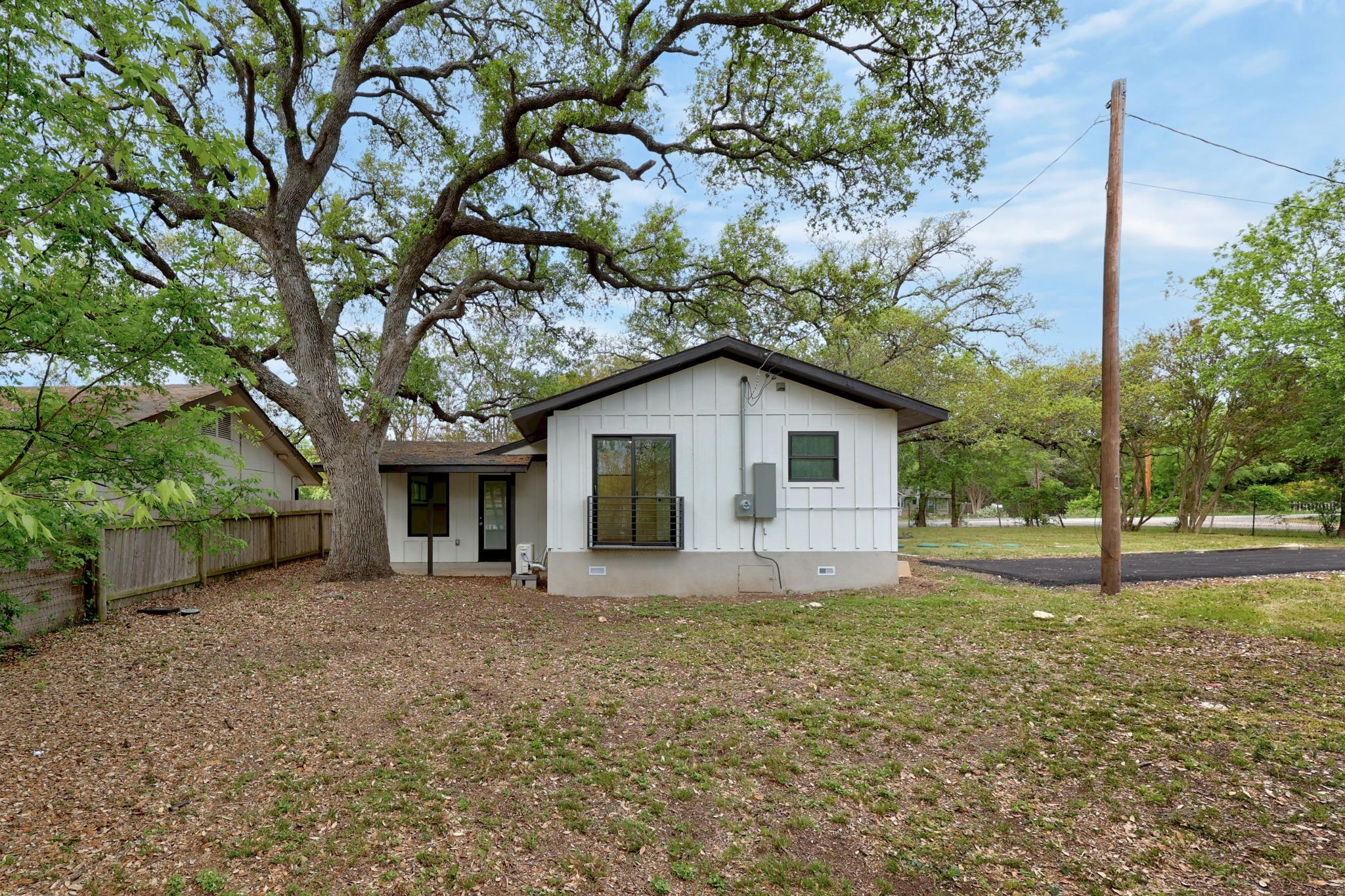 11013 Travis DR