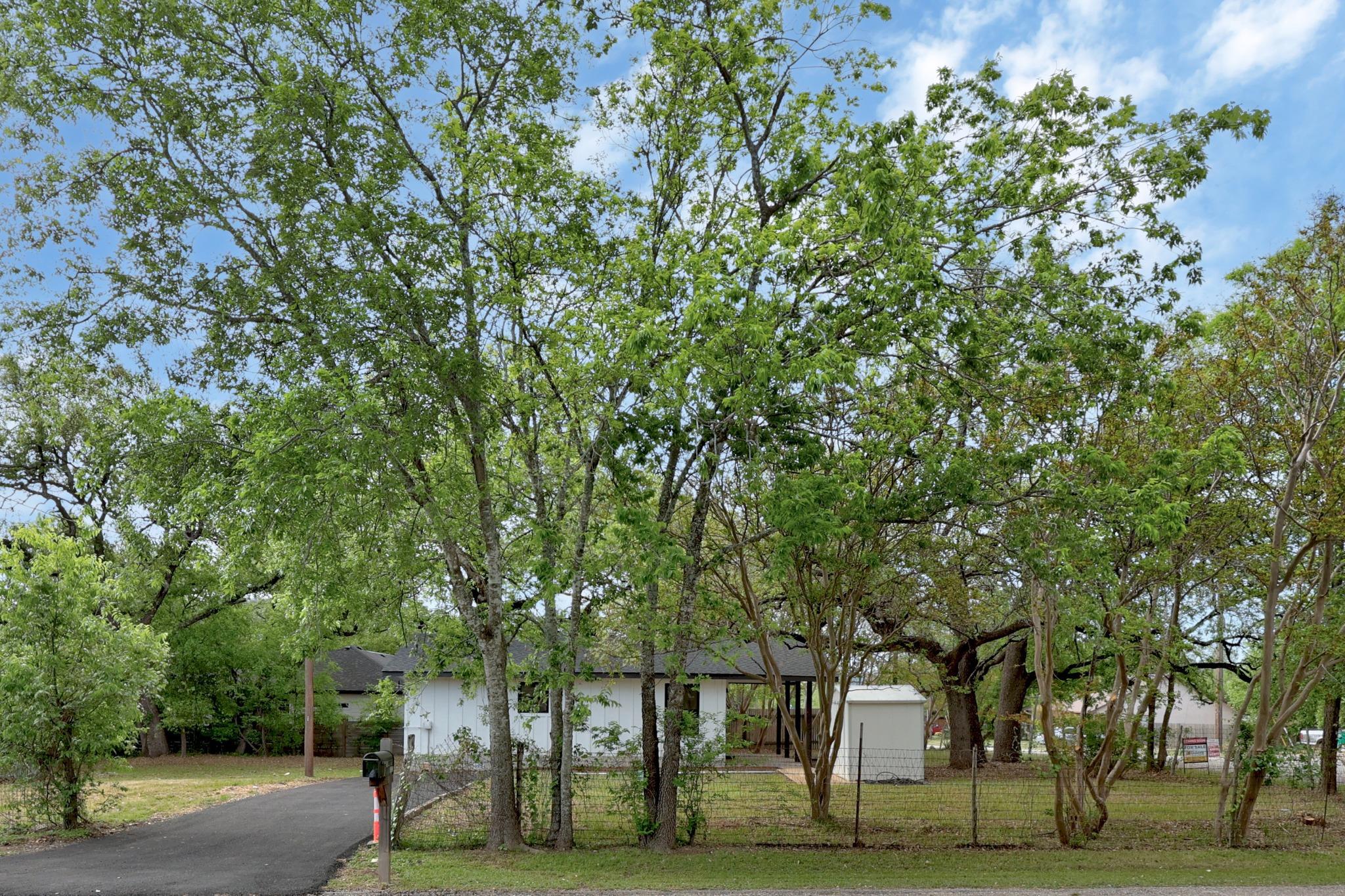 11013 Travis DR