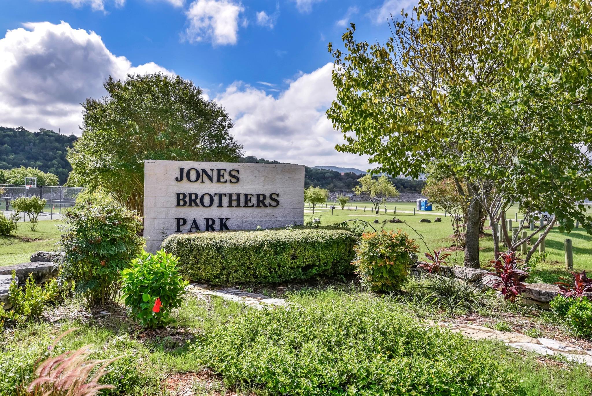 11013 Travis DR