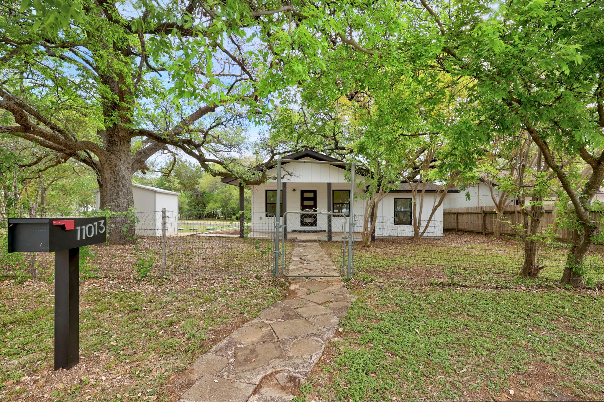 11013 Travis DR
