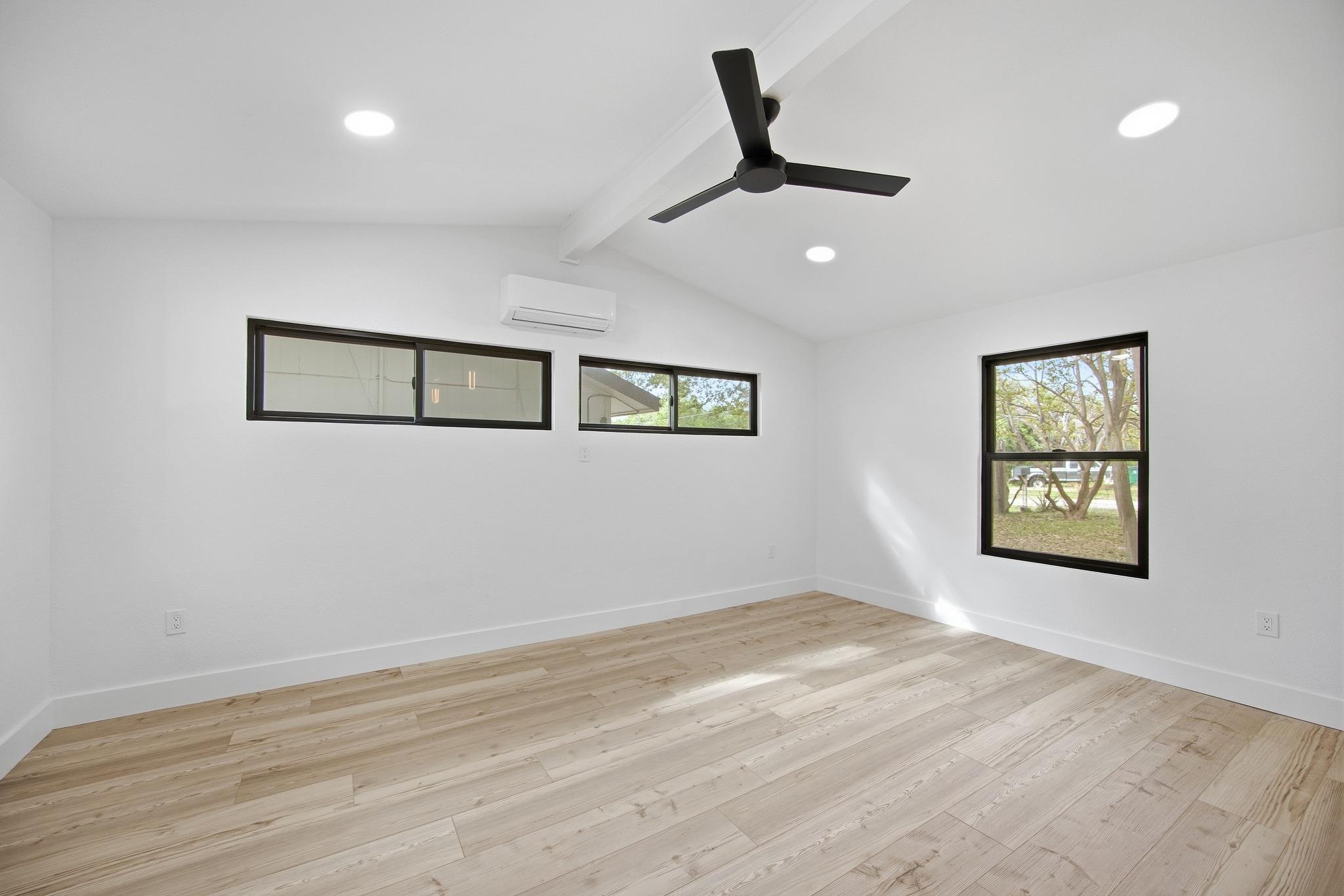 11013 Travis DR
