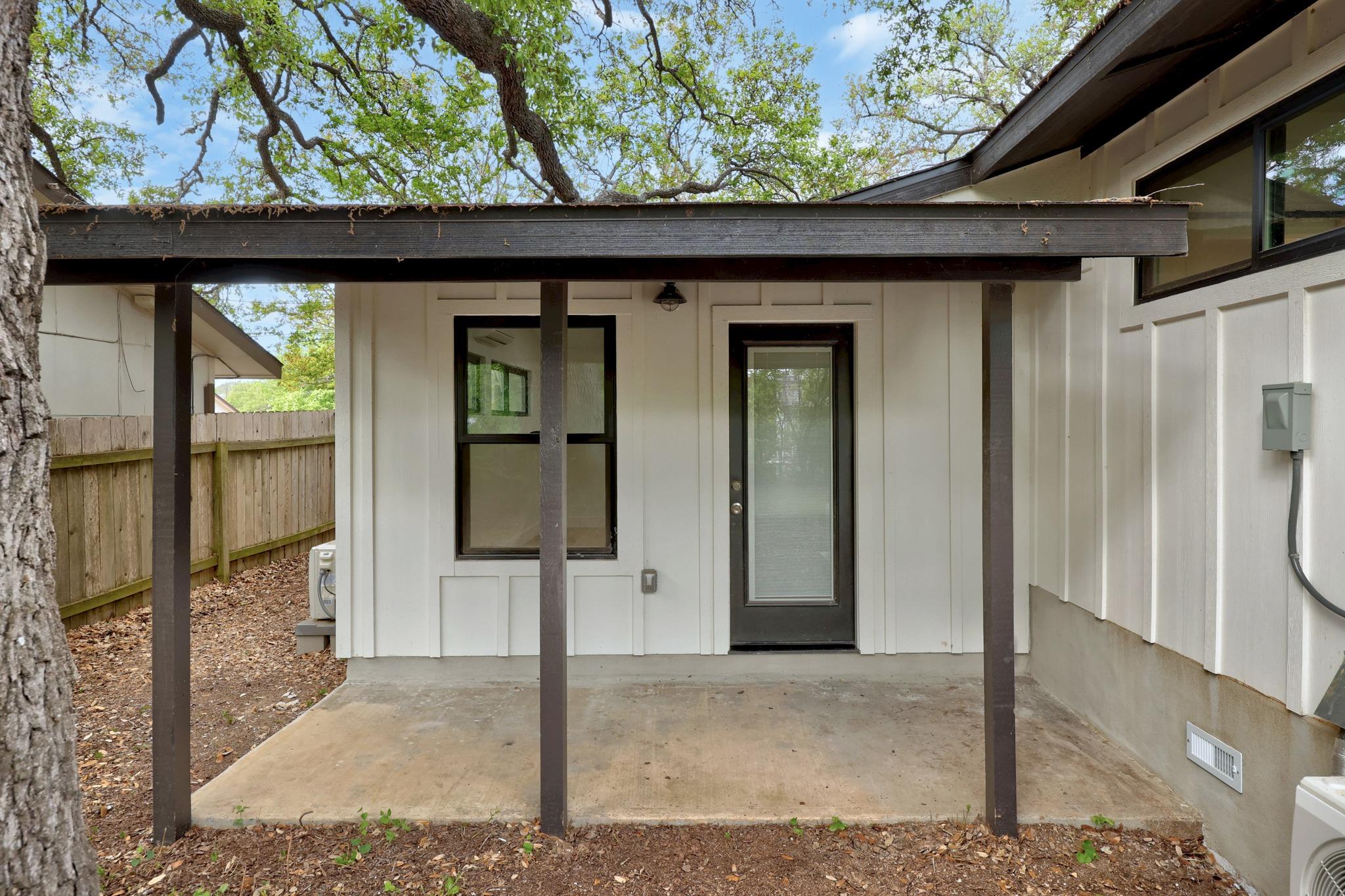 11013 Travis DR