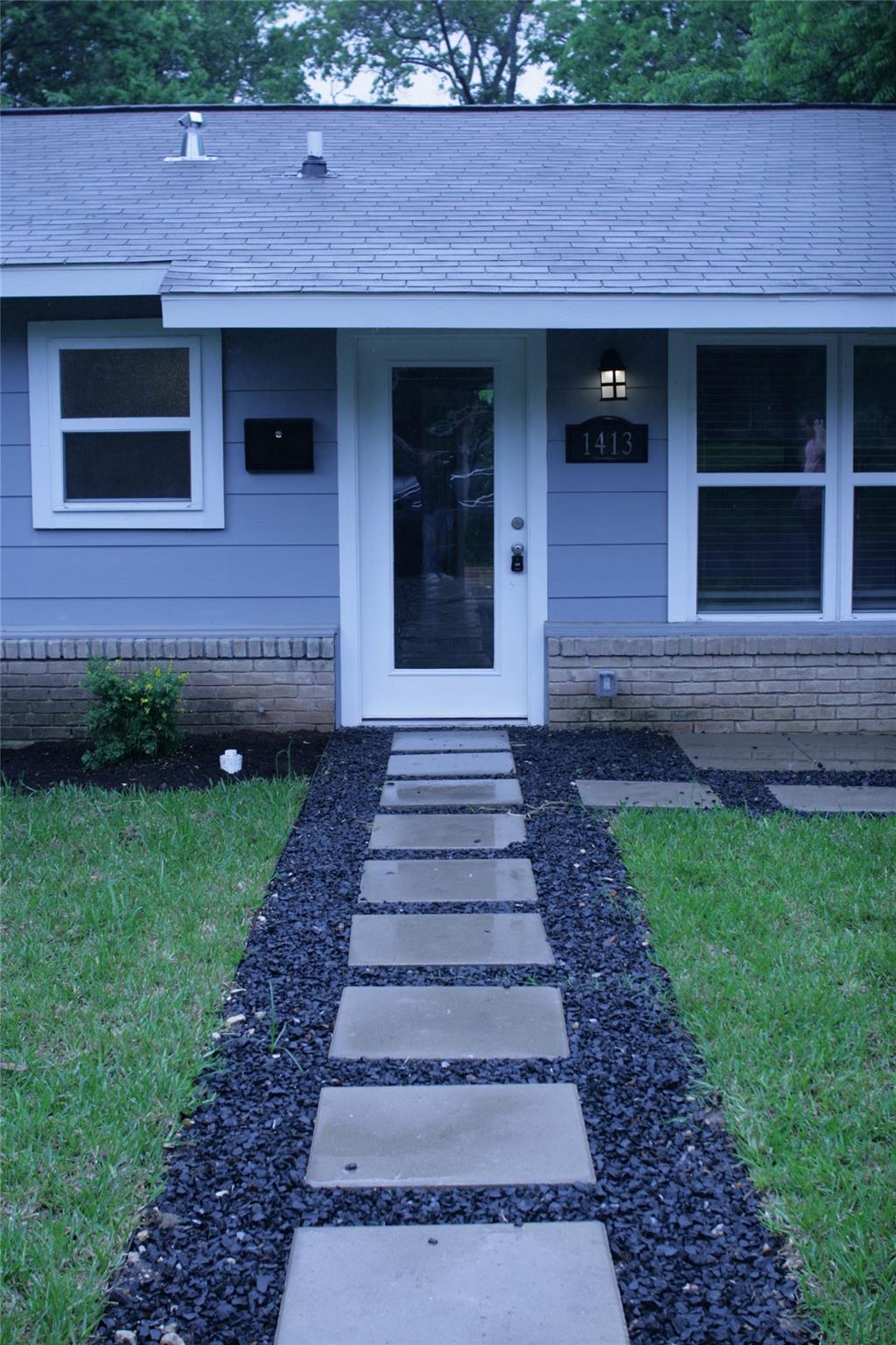 1413 Broadmoor DR