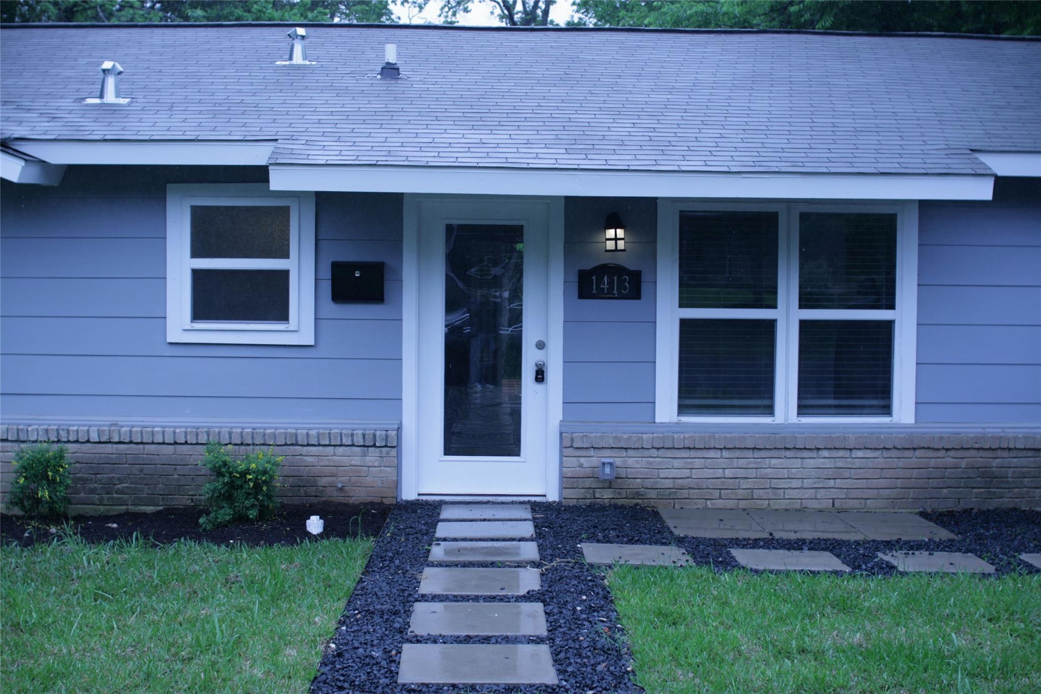 1413 Broadmoor DR