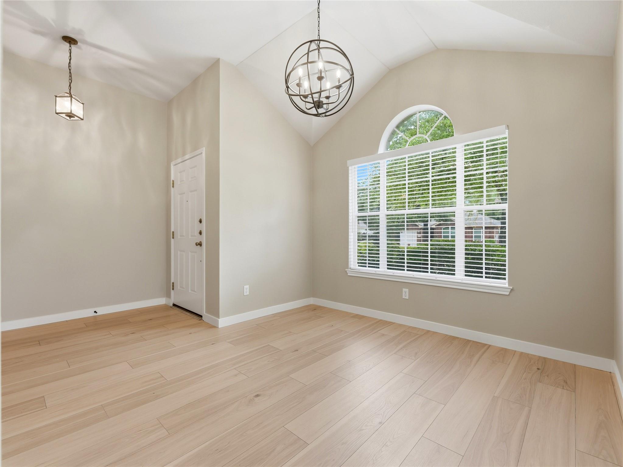 1004 Downridge DR