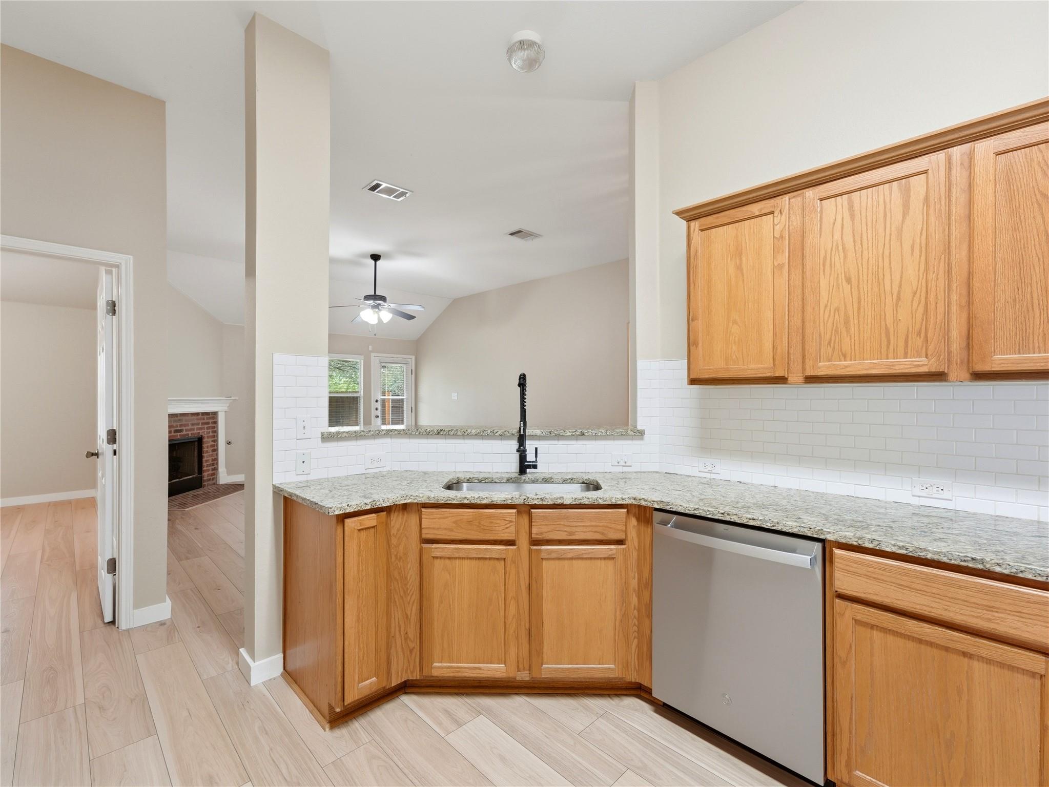 1004 Downridge DR