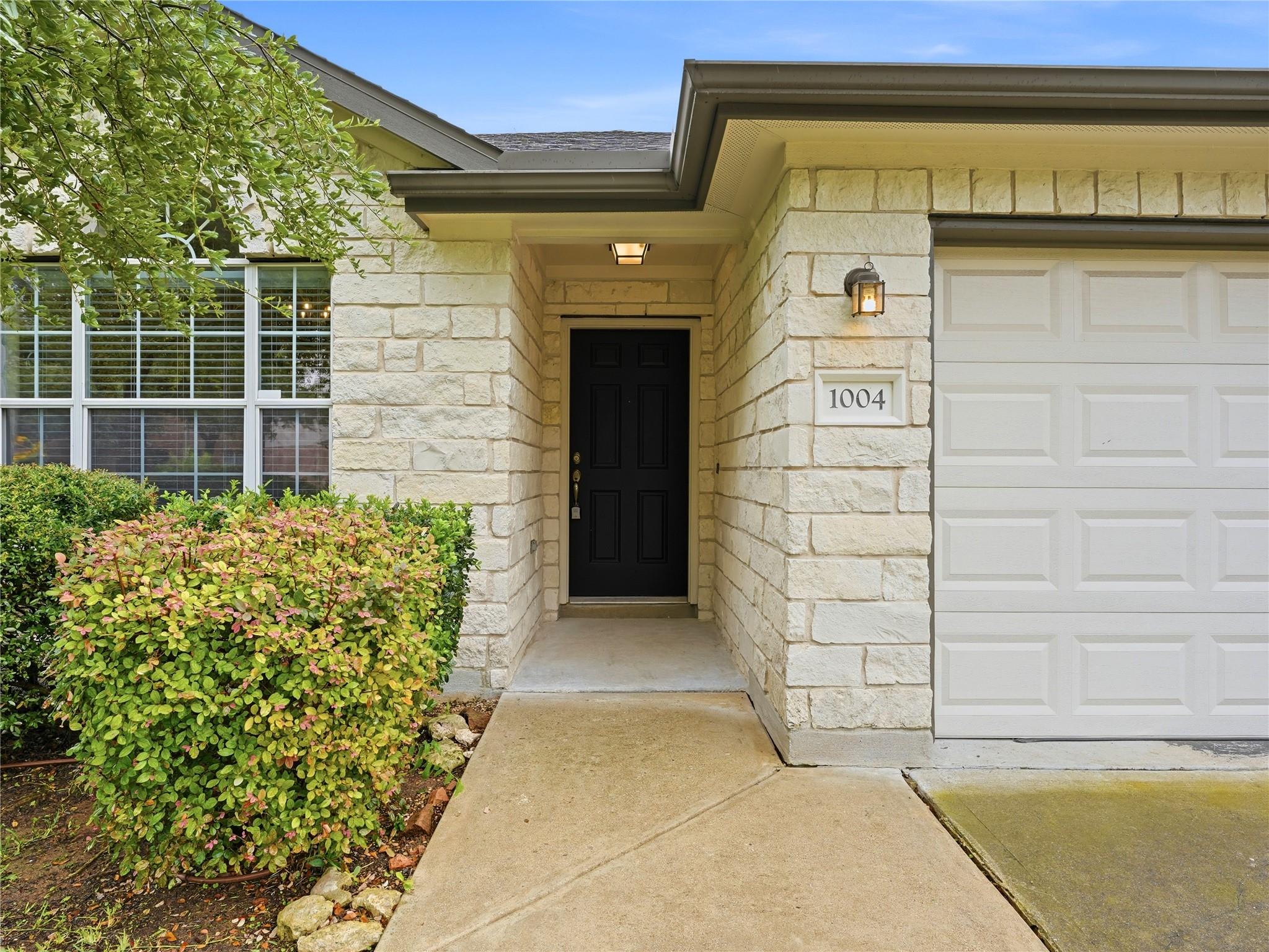 1004 Downridge DR