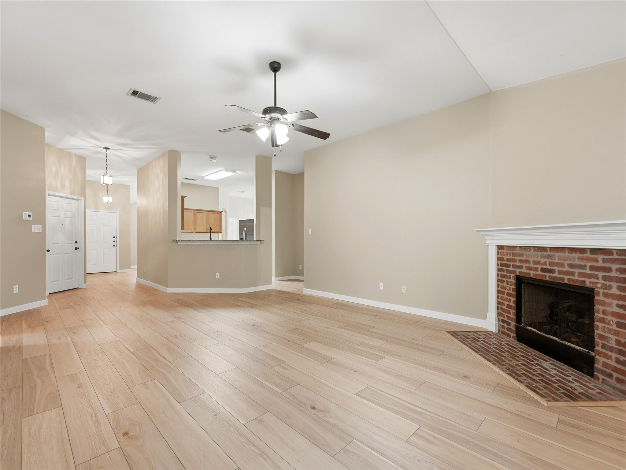 1004 Downridge DR