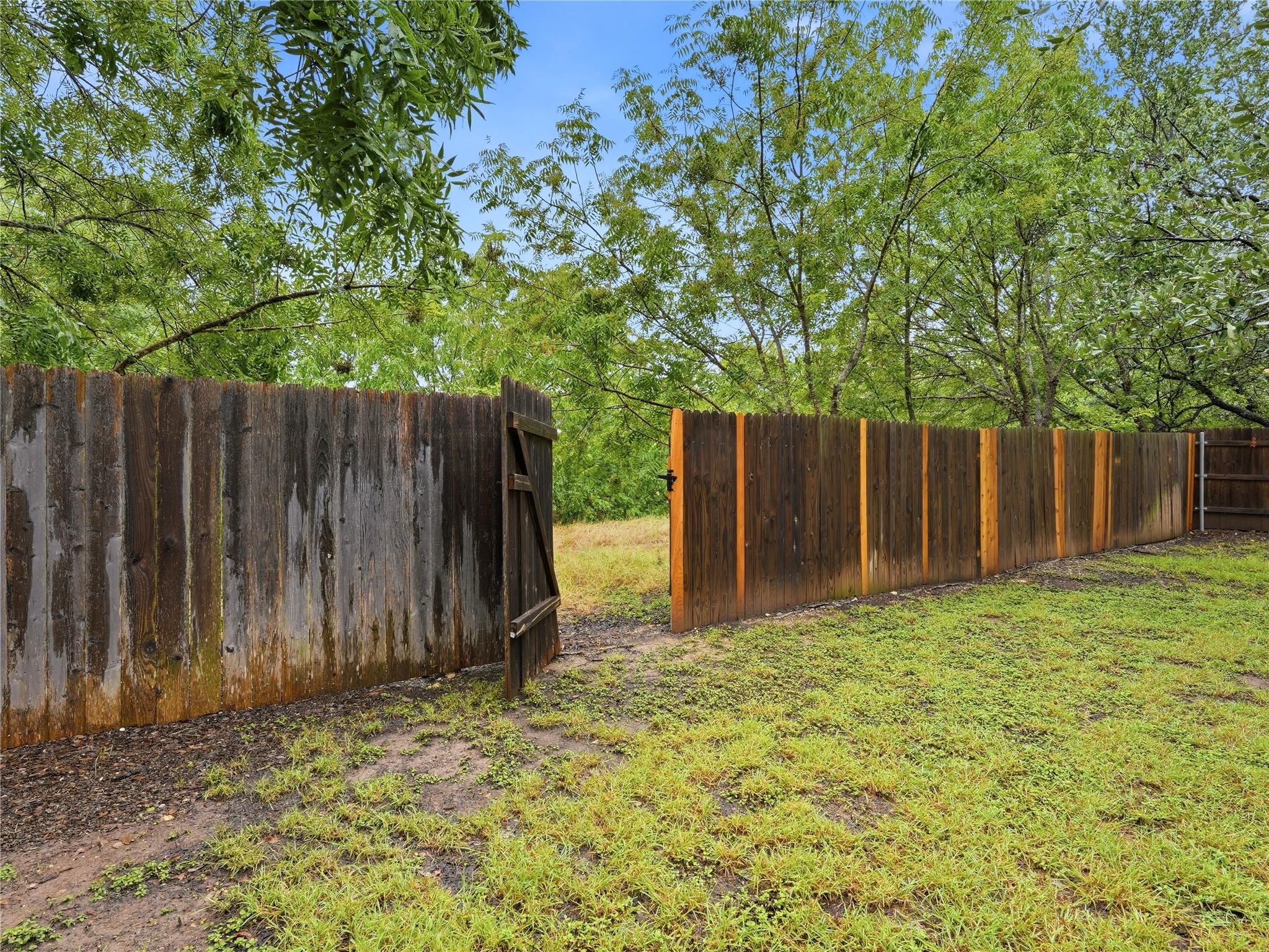 1004 Downridge DR
