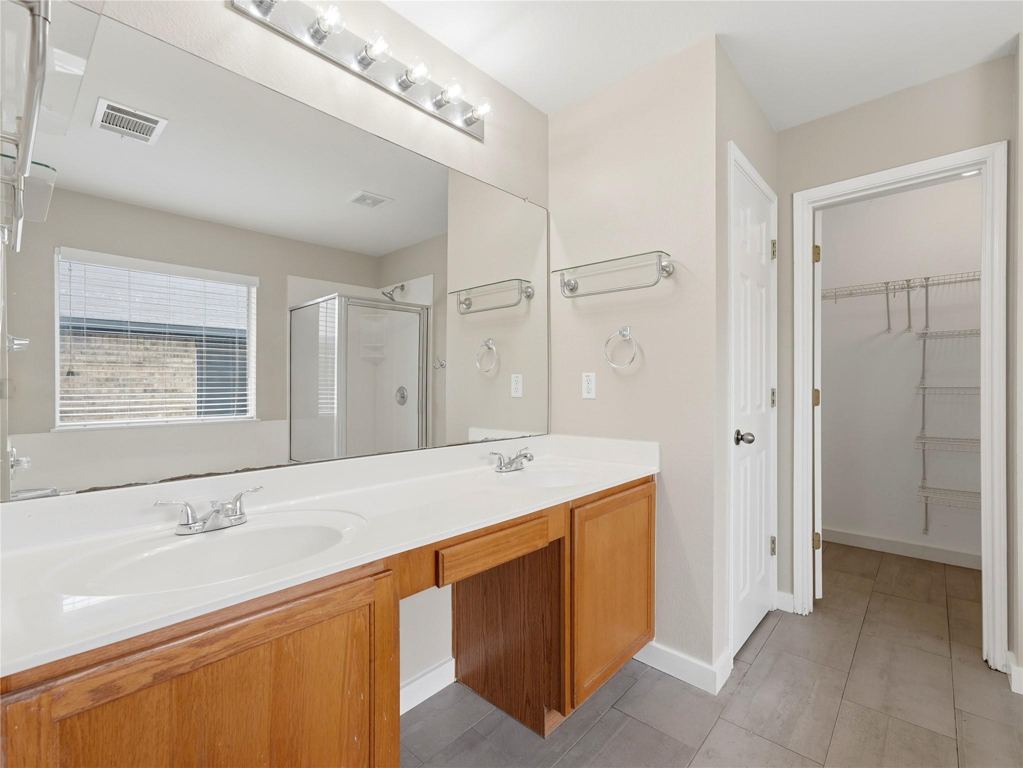 1004 Downridge DR