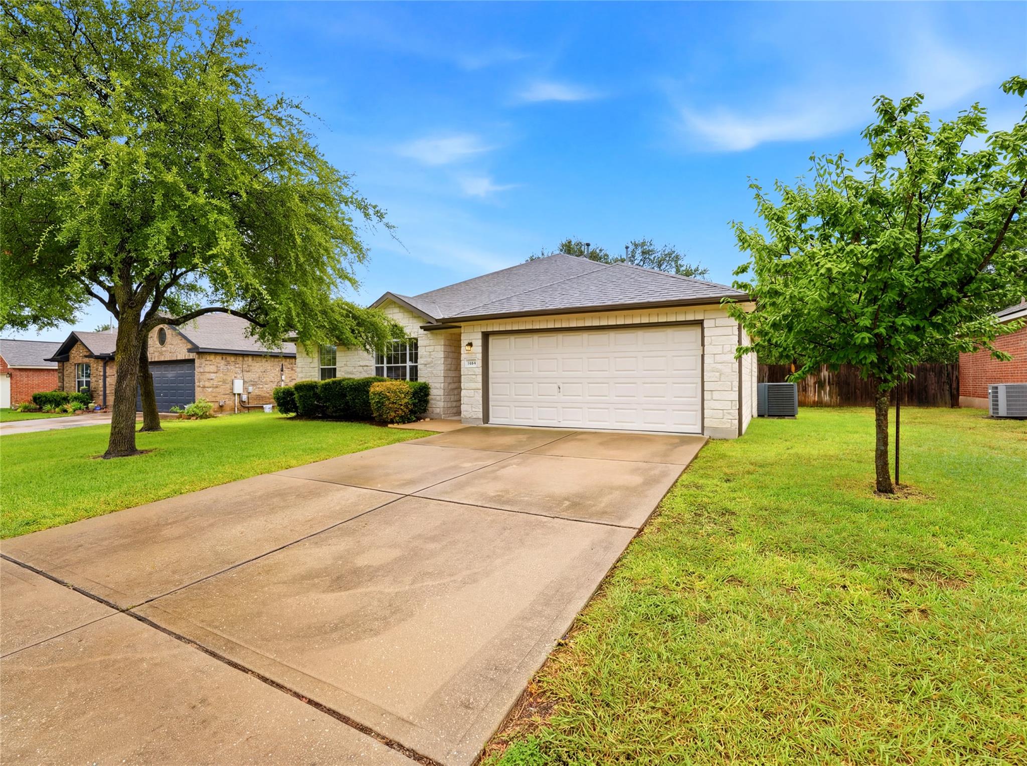 1004 Downridge DR
