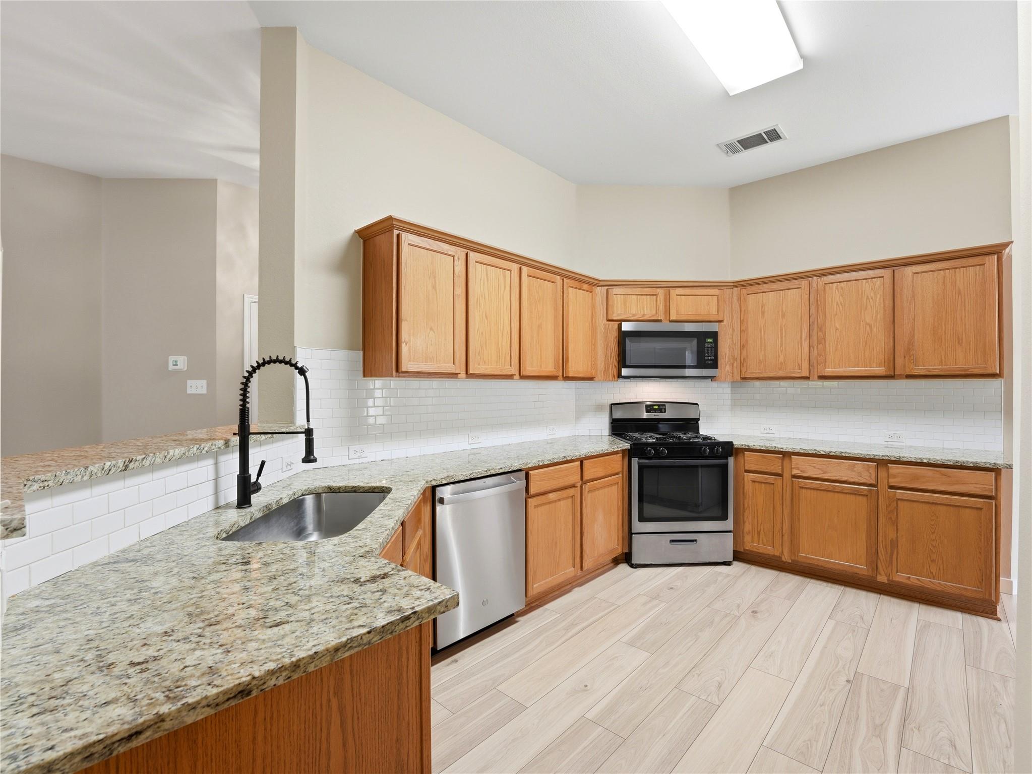 1004 Downridge DR