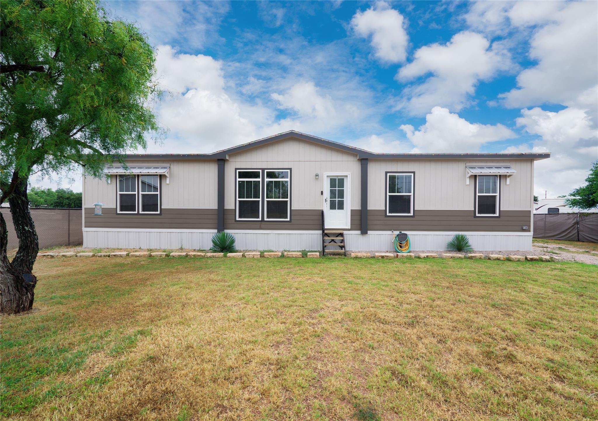 1106 Hi Line DR