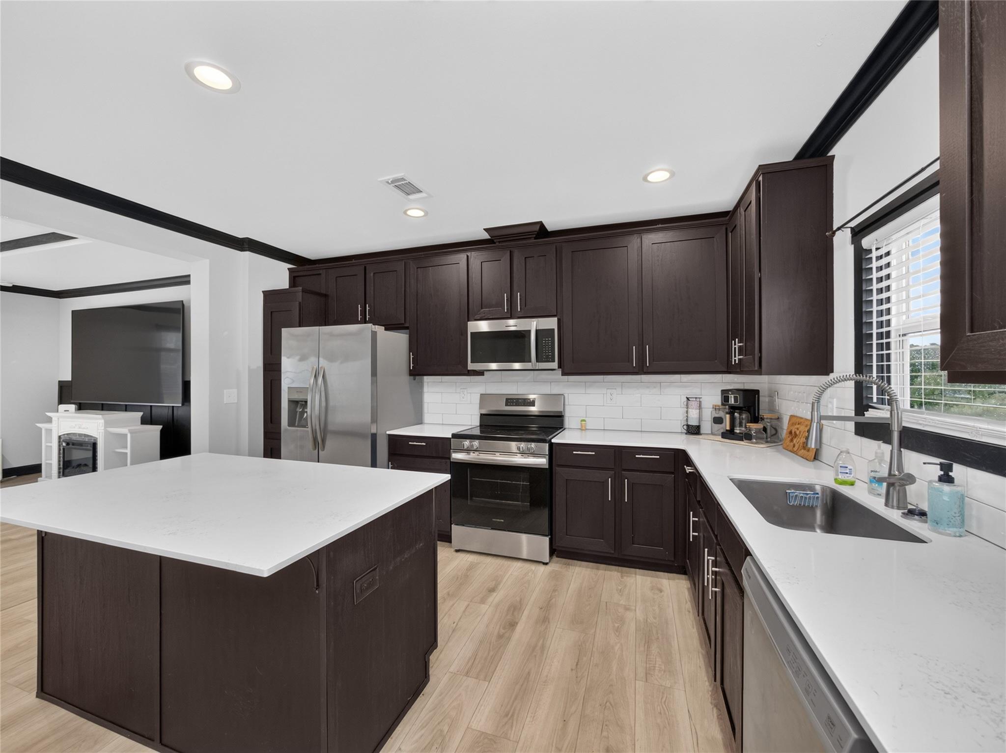 1106 Hi Line DR