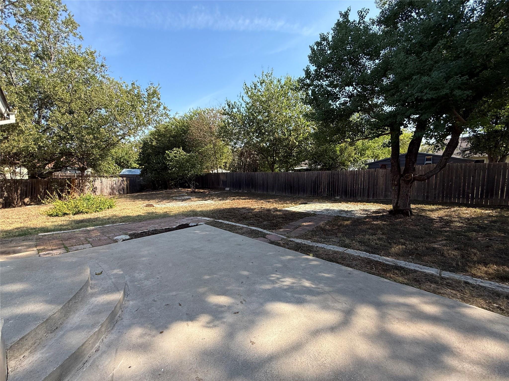 2107 Whispering DR